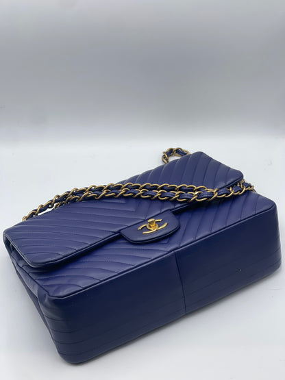 Chanel - Sac Jumbo chevron bleu