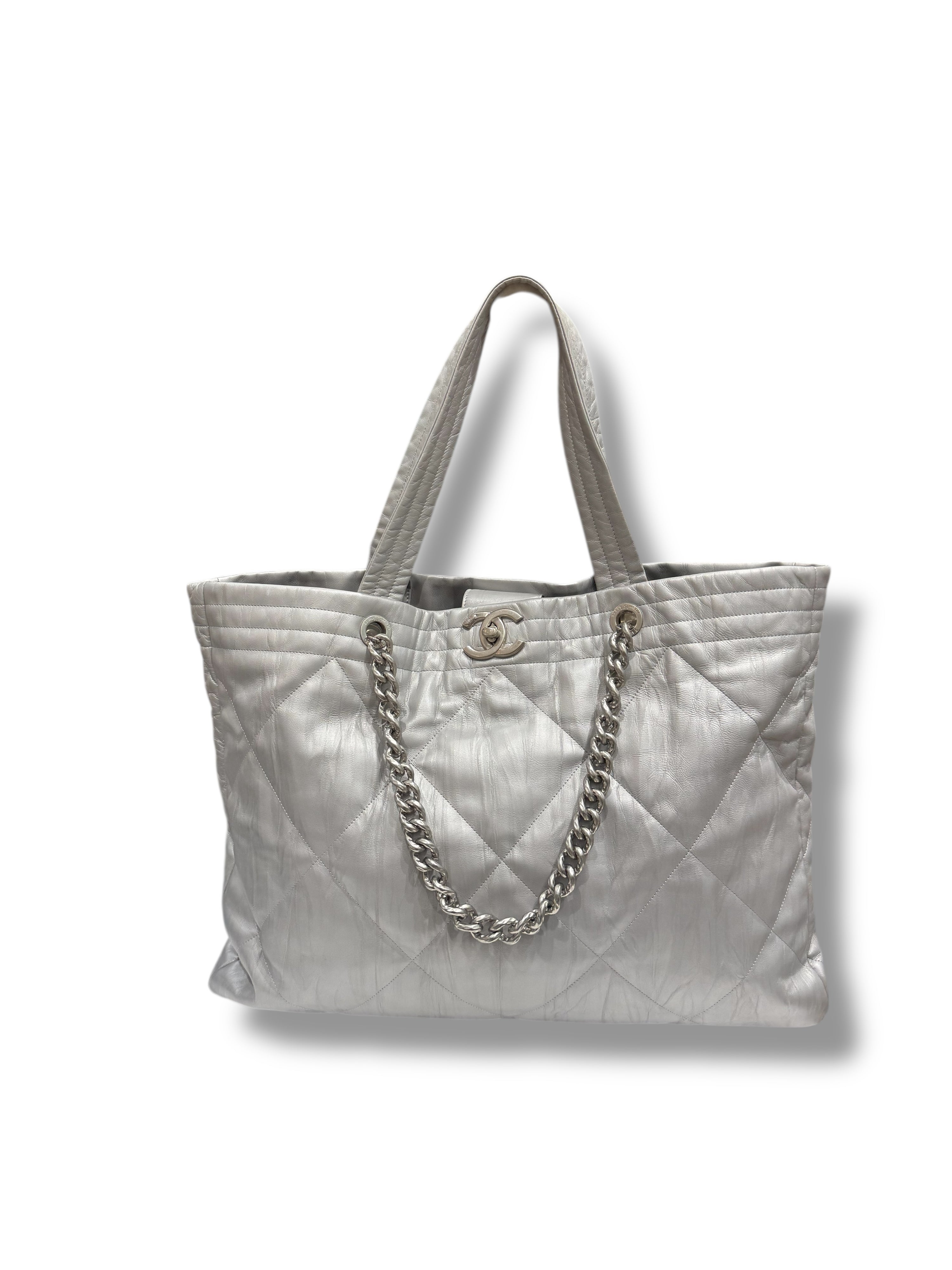 Chanel - Maxi 19 silver tote bag