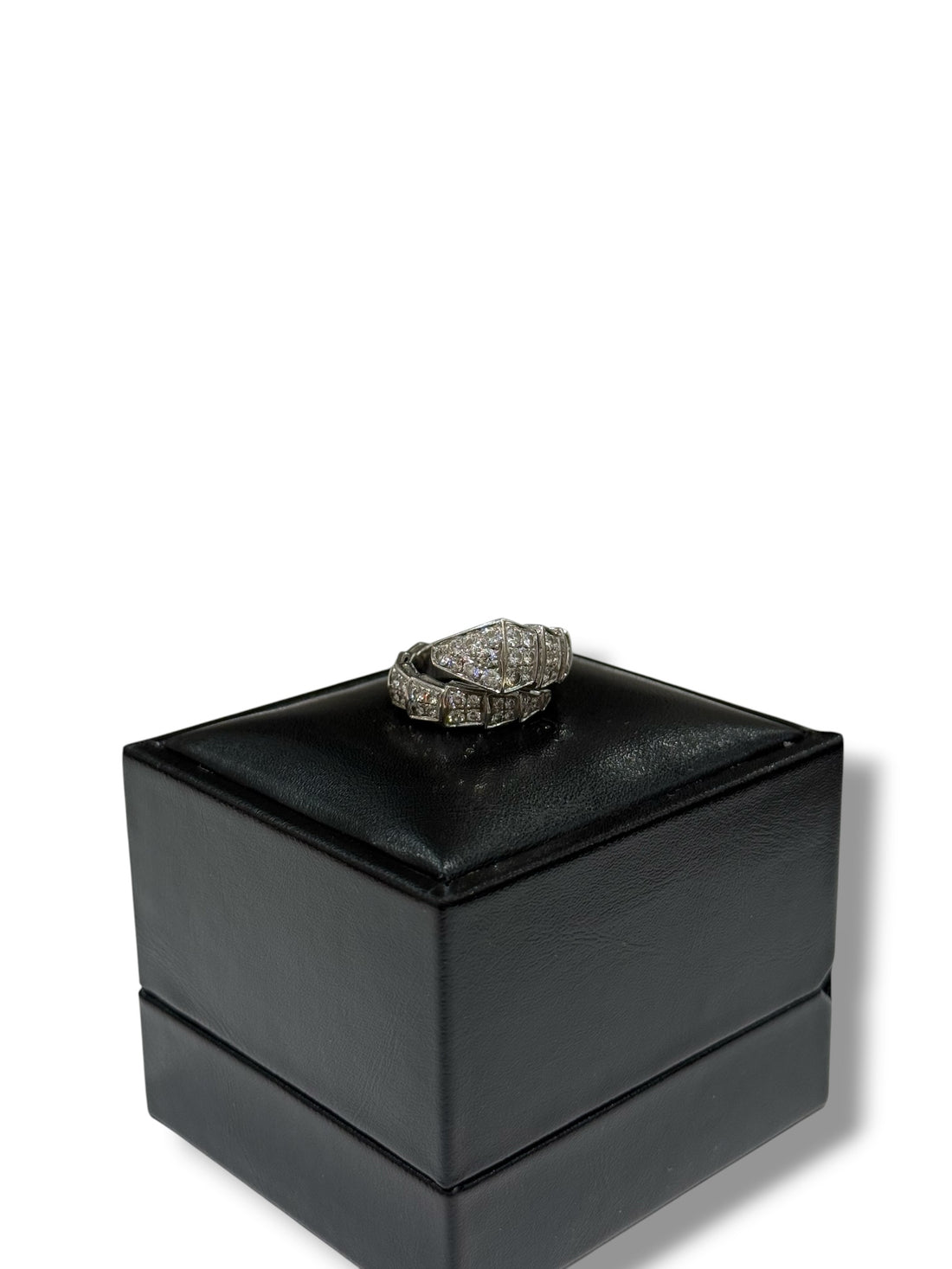Bvlgari - bague serpenti or blanc et pavée de diamants TS