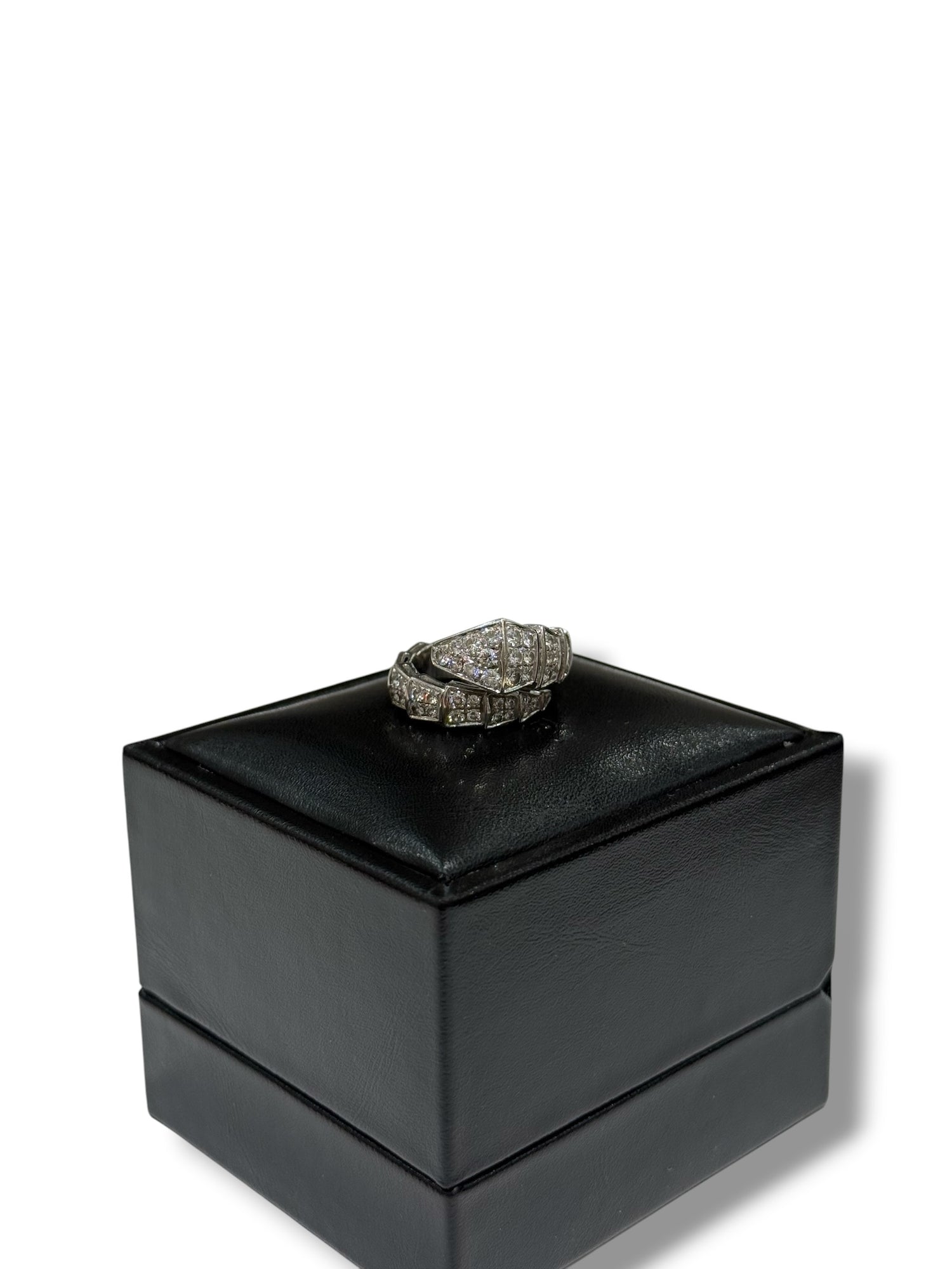 Bvlgari - bague serpenti or blanc et pavée de diamants TS