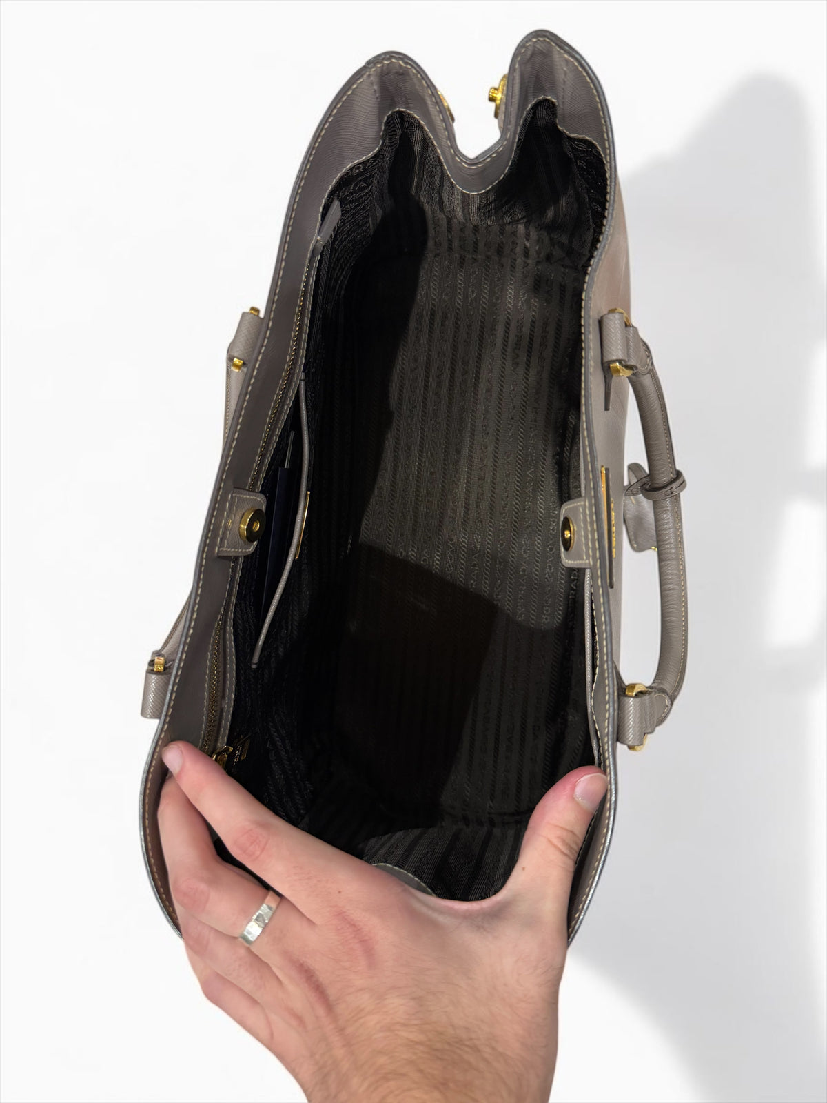 Prada - Borsa Galleria GM in pelle Saffiano grigio tortora