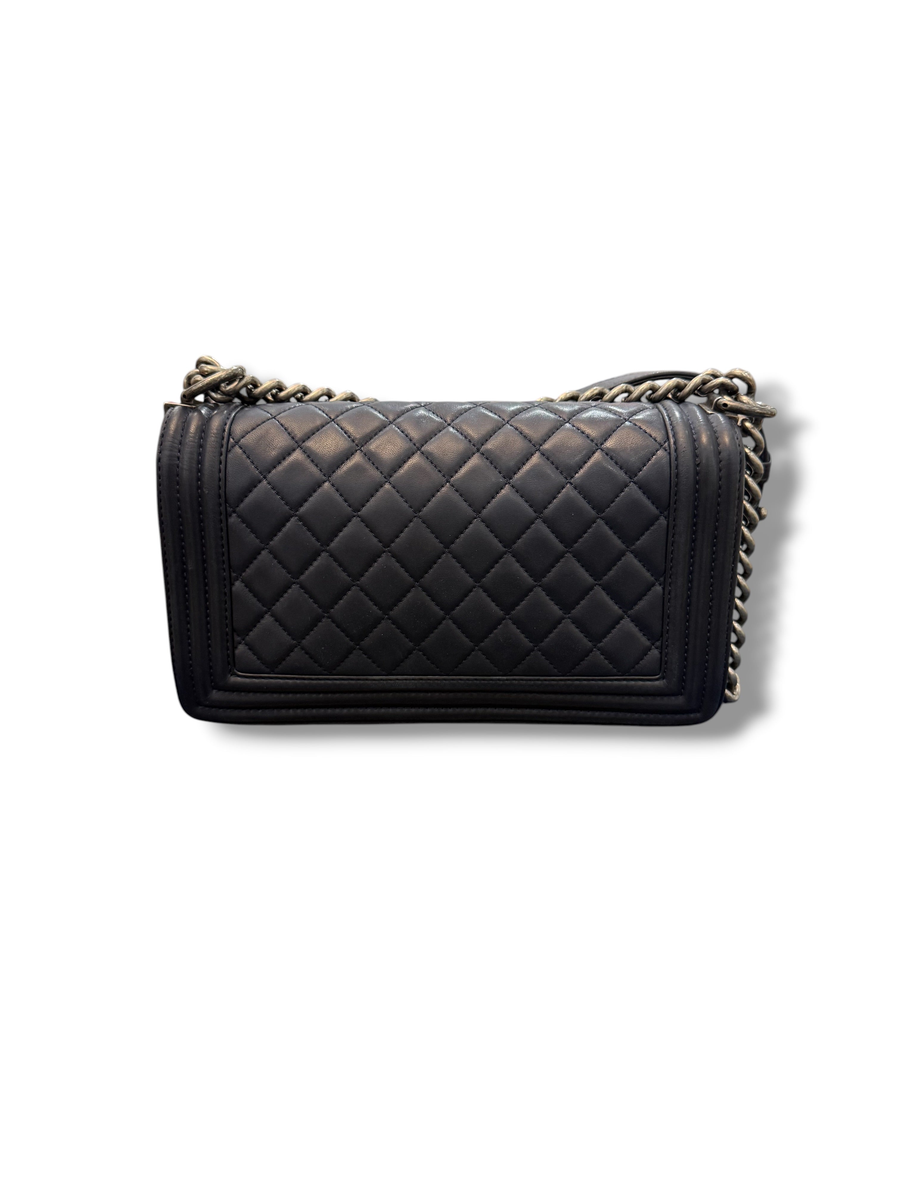 Chanel - Sac Classique Boy bleu marine
