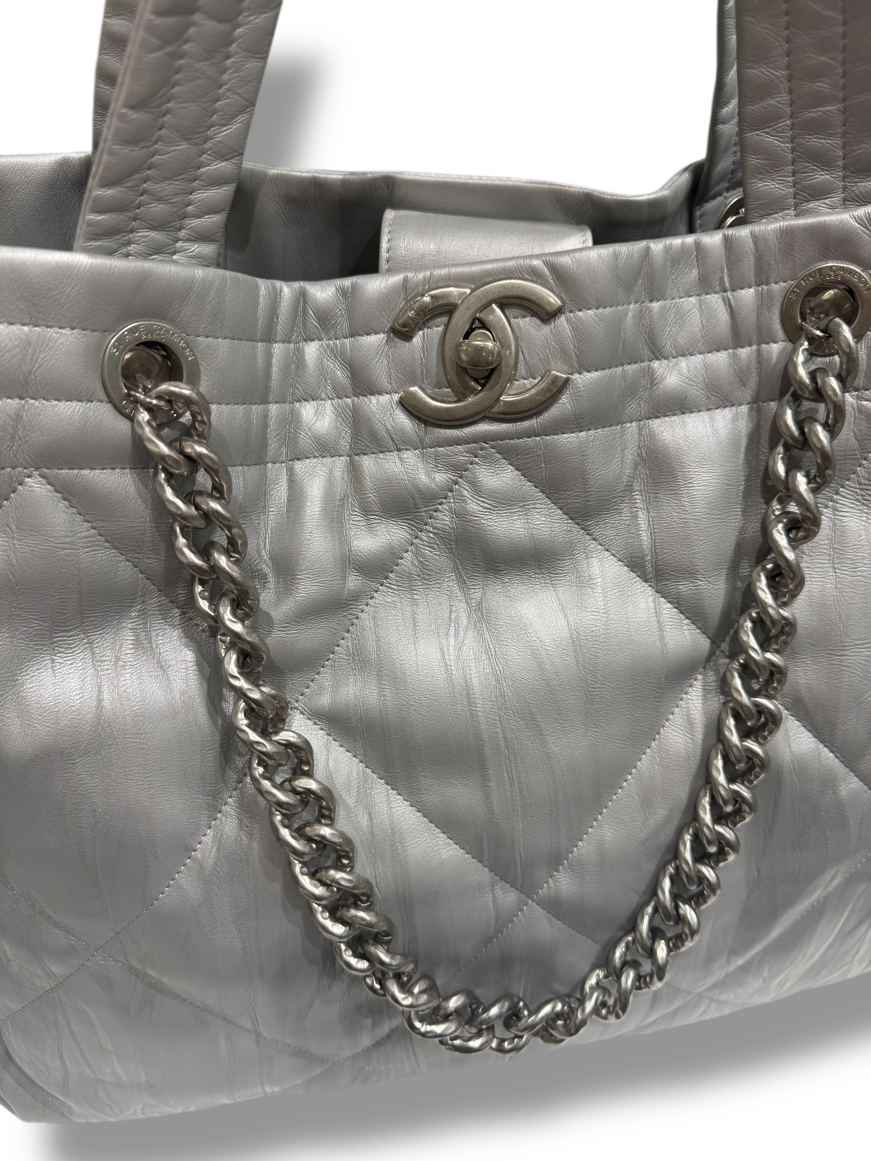 Chanel - Sac cabas Maxi 19 Argenté
