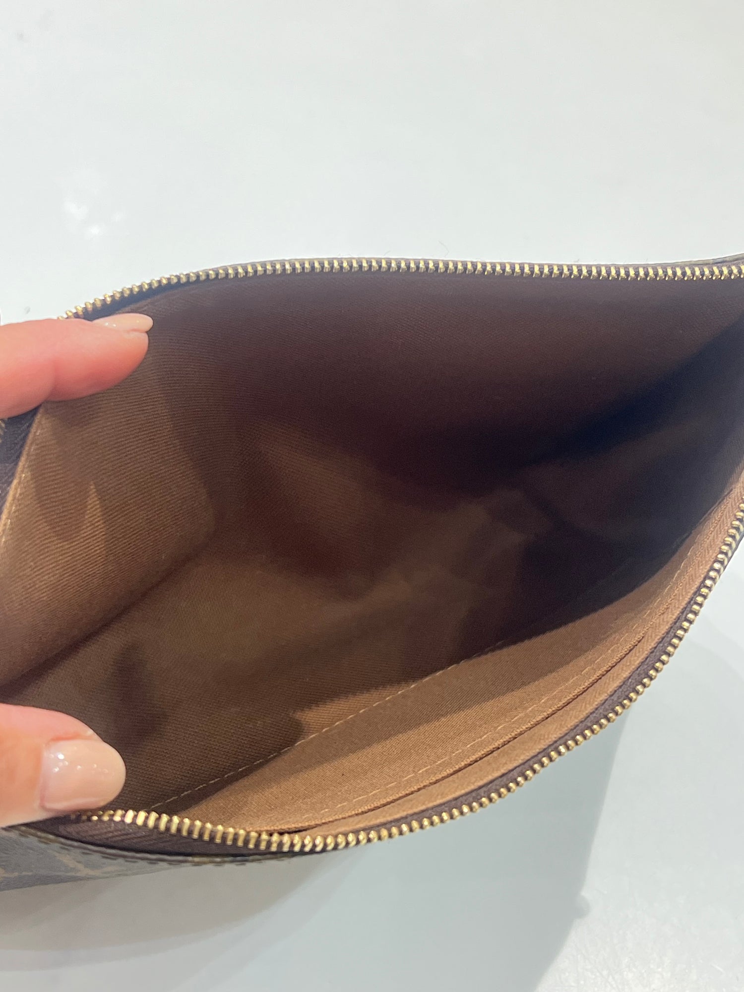 Louis Vuitton - pochette accessoires toile monogramme