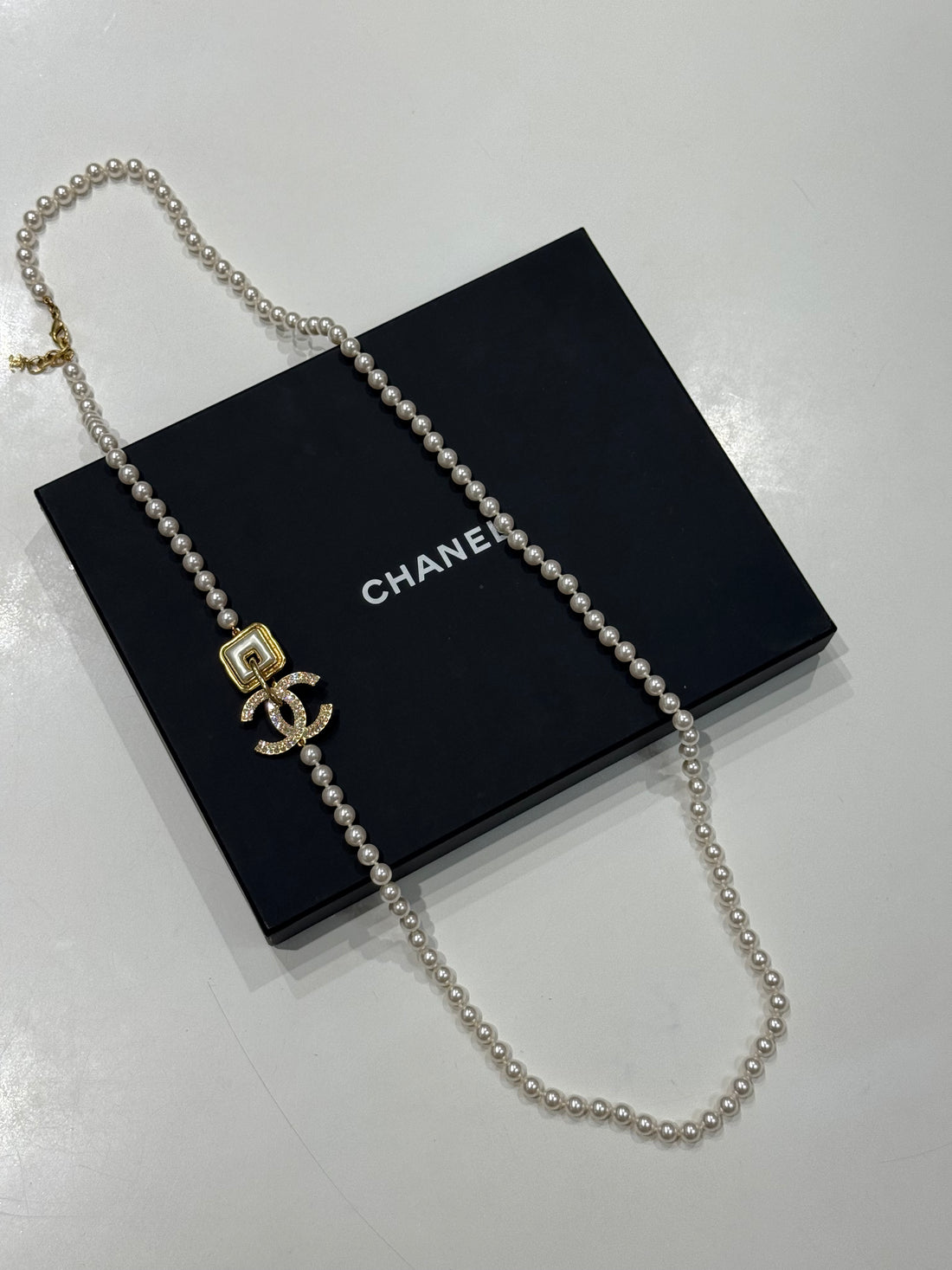 Chanel - Perlenhalskette CC Strass doppelte Runde