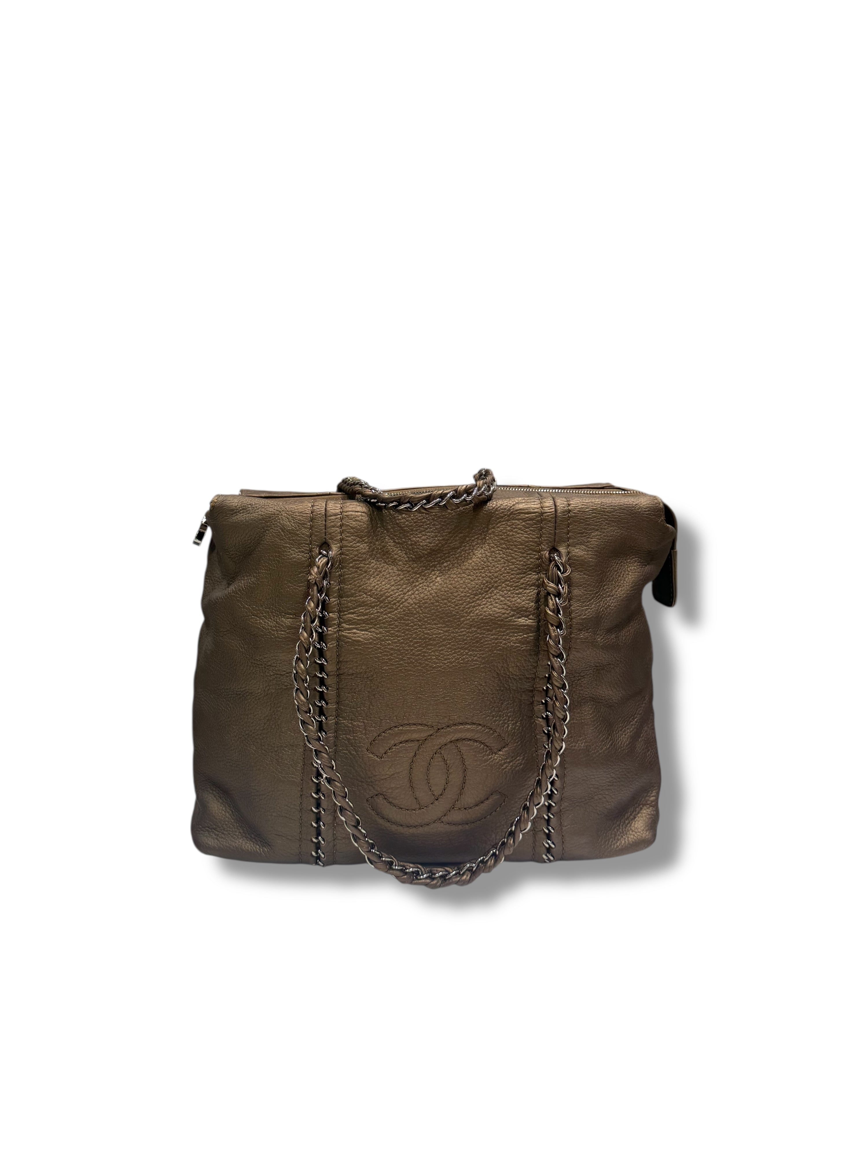Chanel – CC-Ledertasche in Bronze