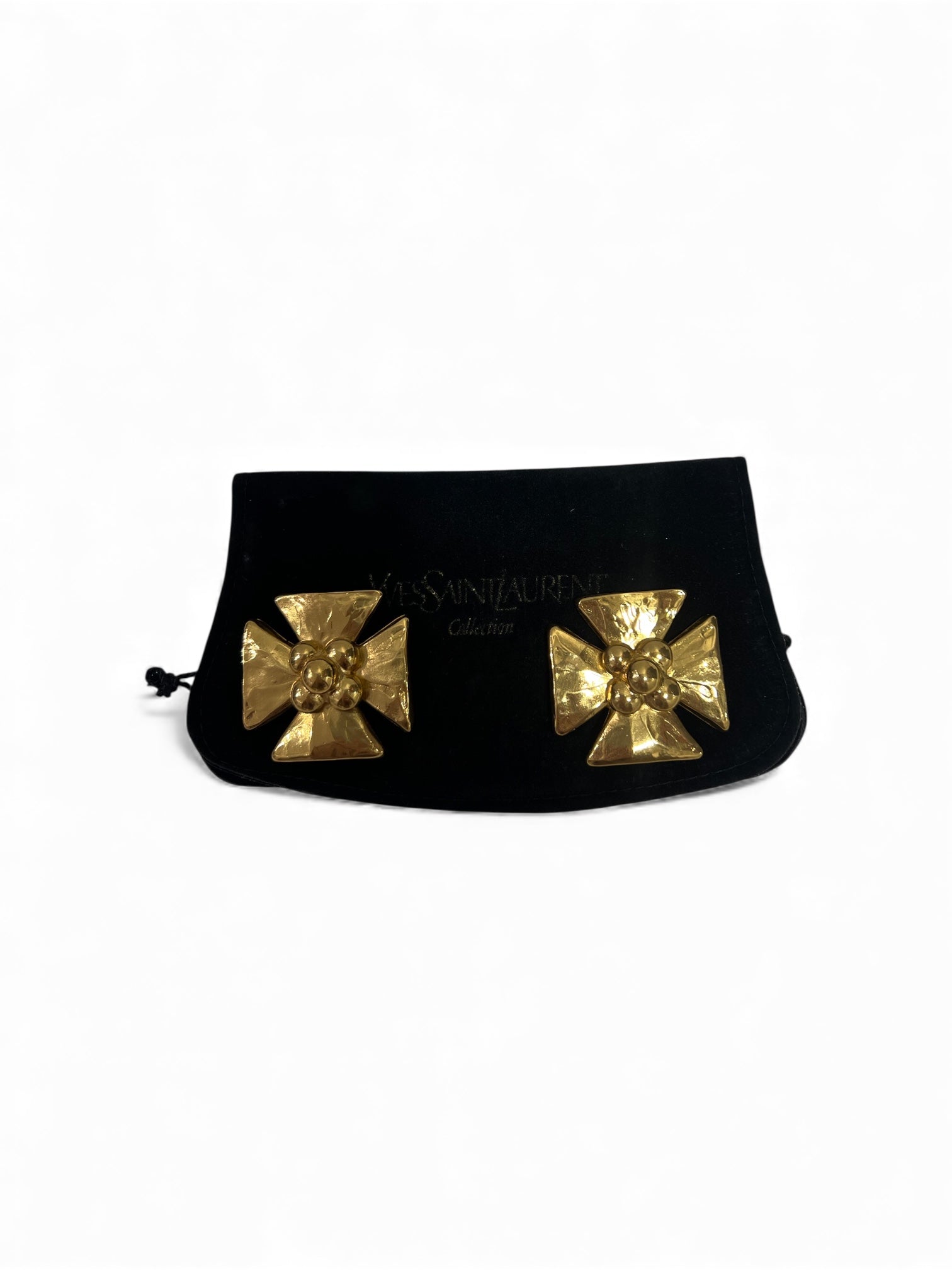 Yves St Laurent - Boucle d’oreilles à clip croix effet martelé