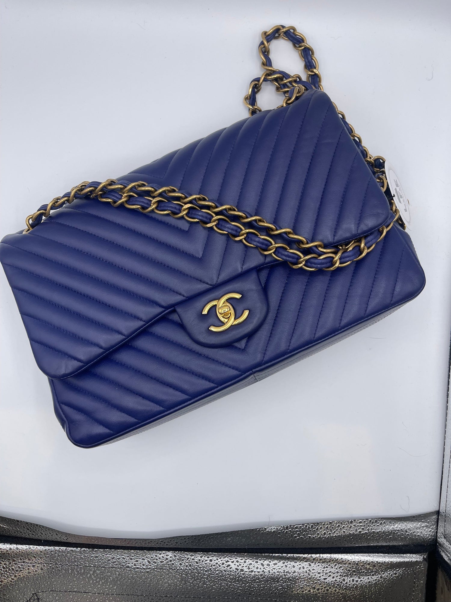 Chanel - Sac Jumbo chevron bleu