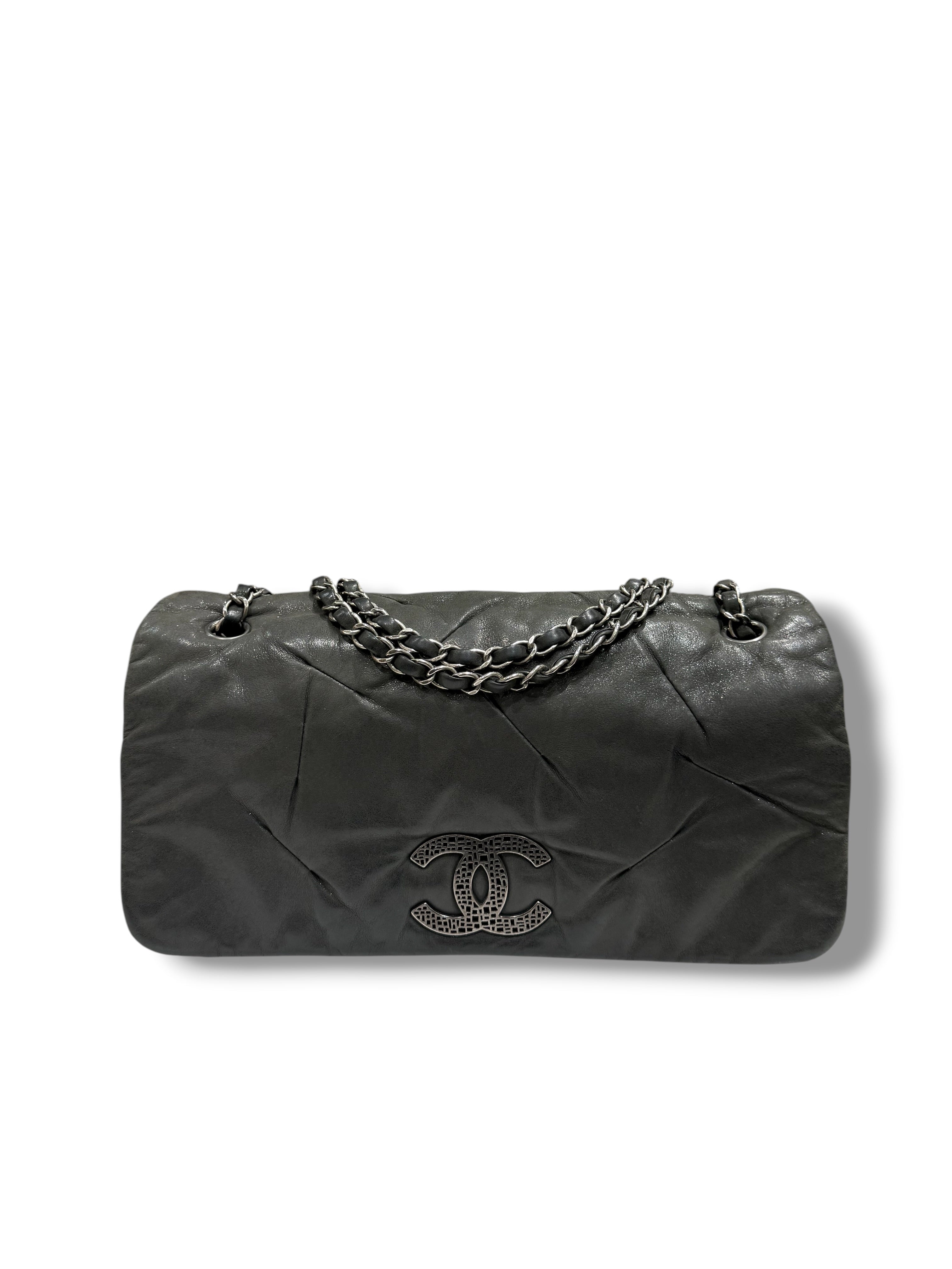 Chanel - Sac Classique allongé vert de gris irisé
