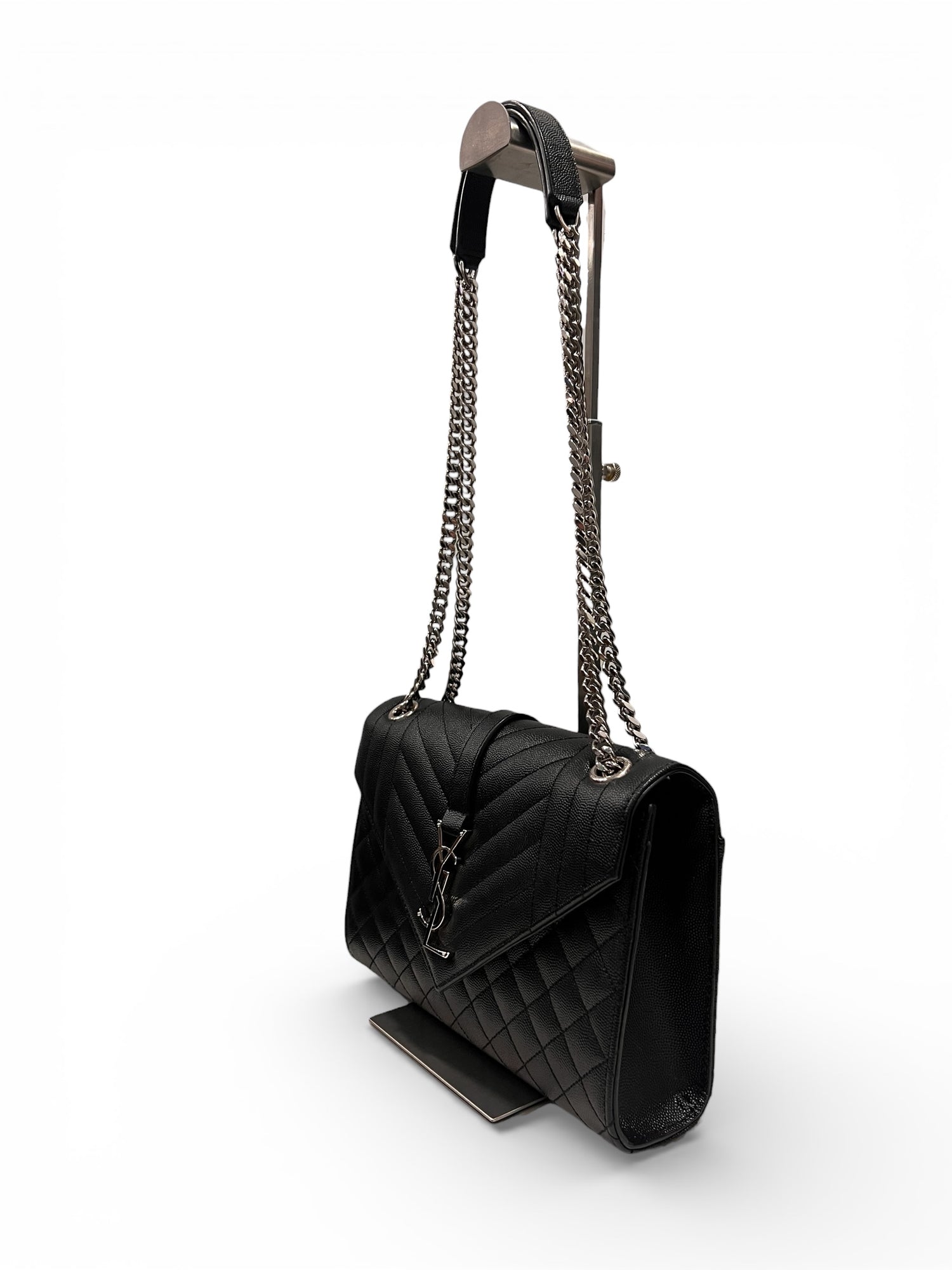 Yves Saint Laurent Sac Enveloppe en Cuir Matelassés | Les Folies d’Eugénie
