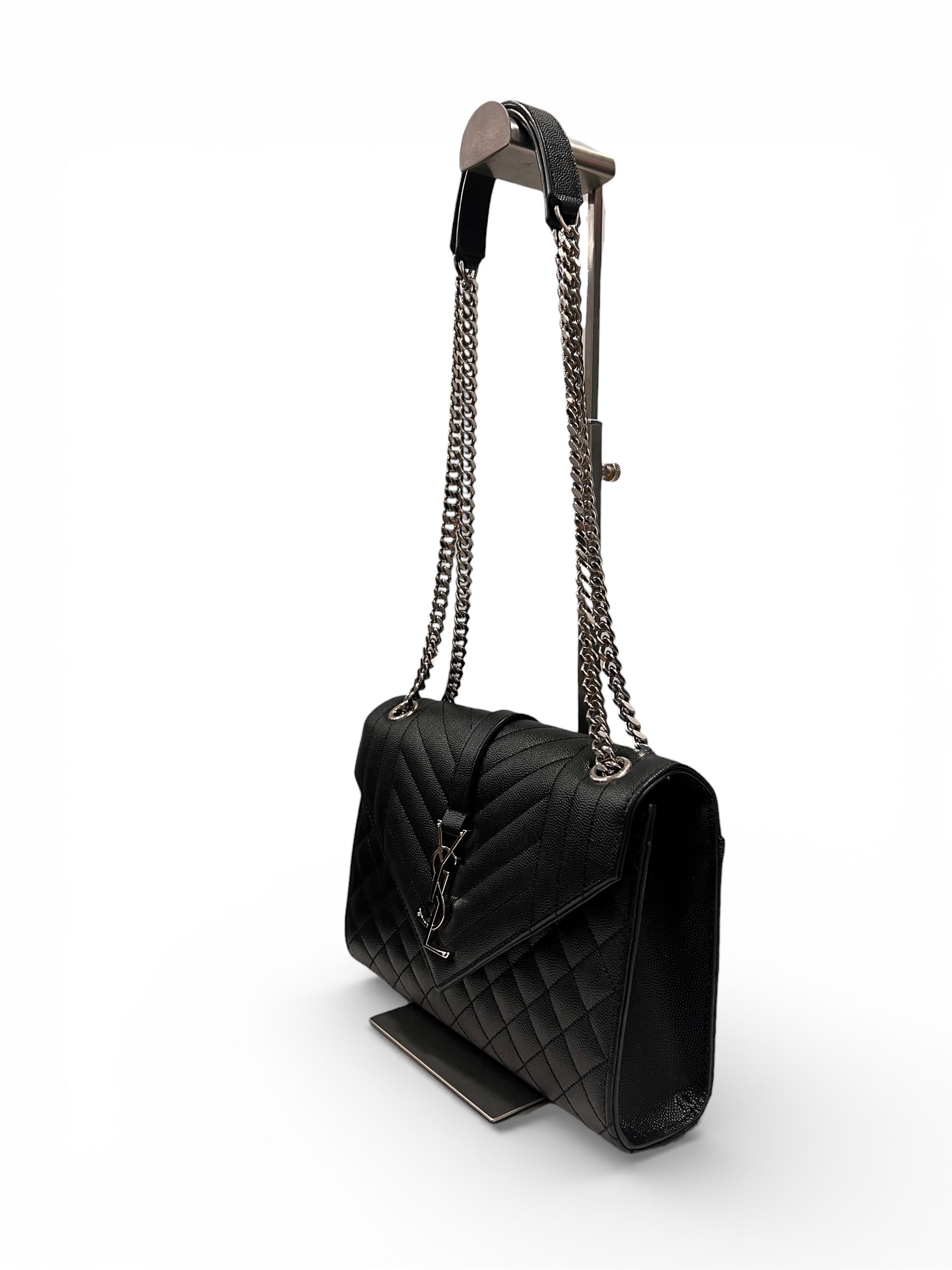 Yves Saint Laurent Sac Enveloppe en Cuir Matelassés | Les Folies d’Eugénie