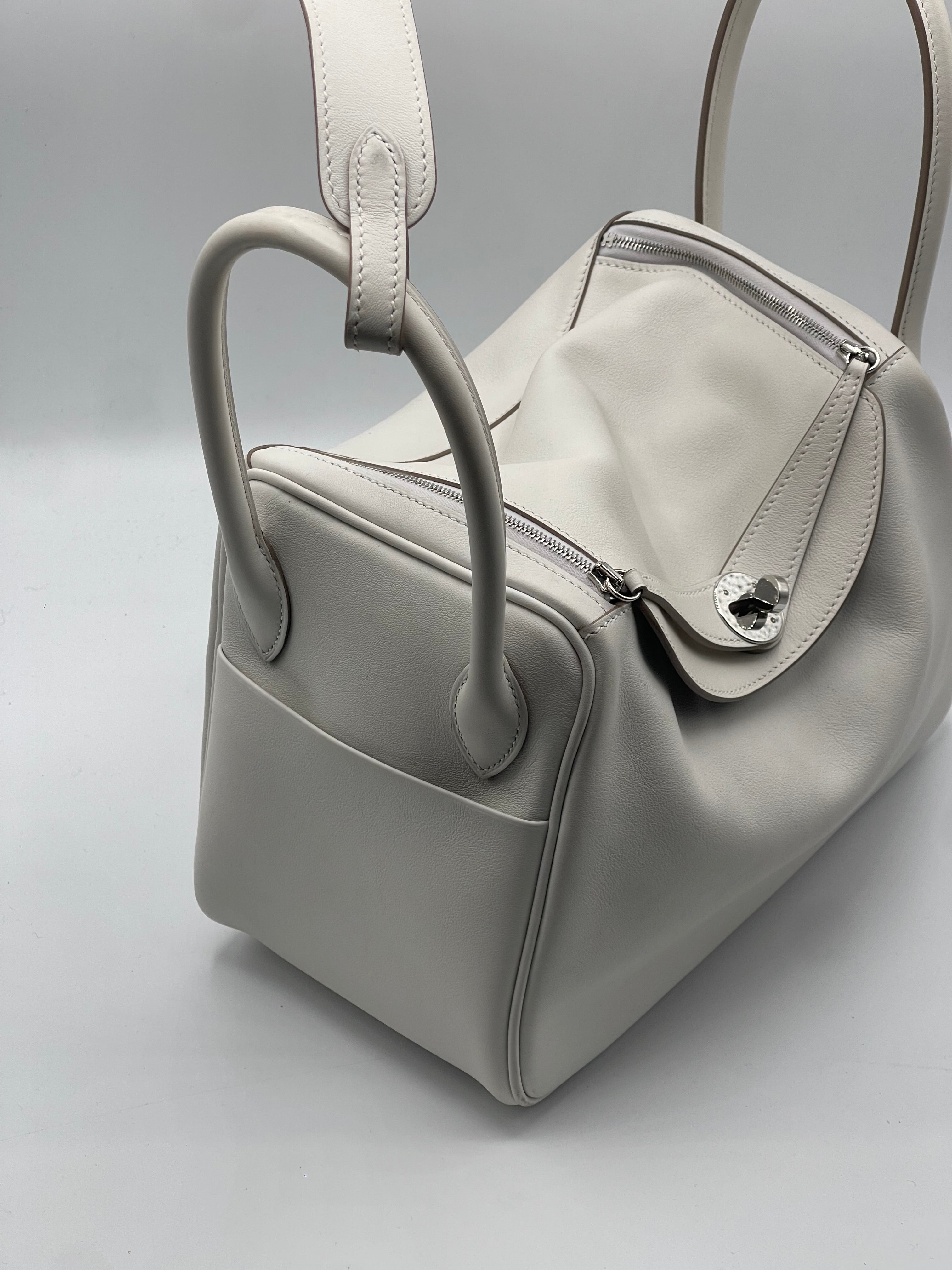 Hermès - Sac Lindy 26 Swift gris pale