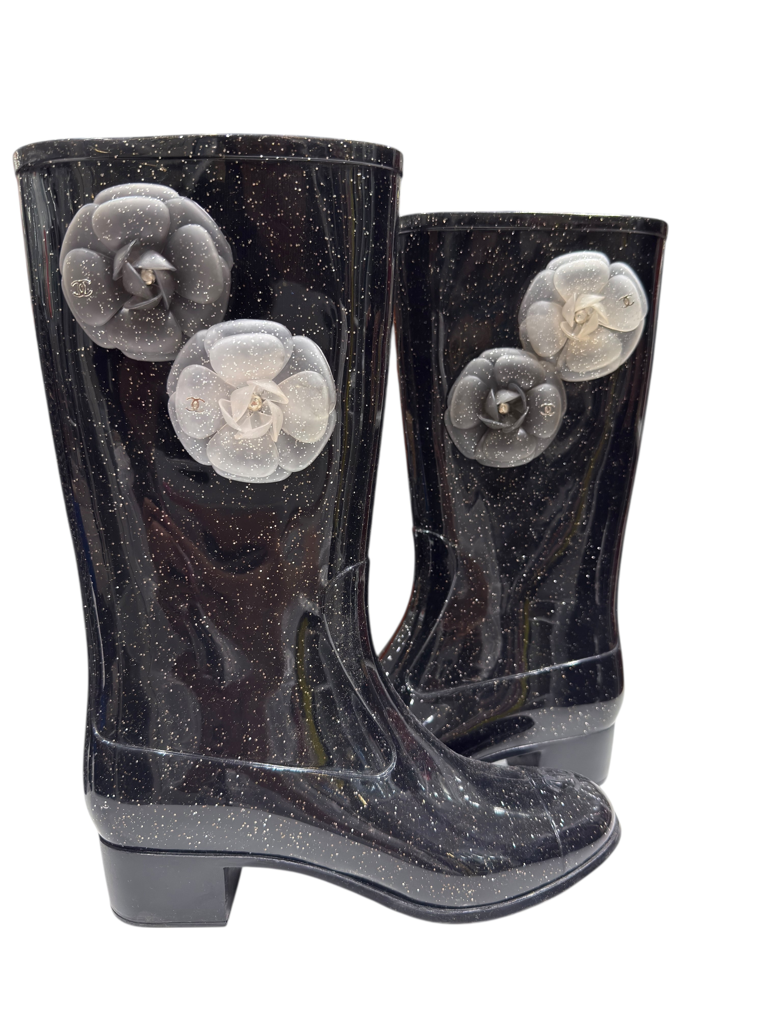 Chanel - Stivali da pioggia con glitter e camelia T38