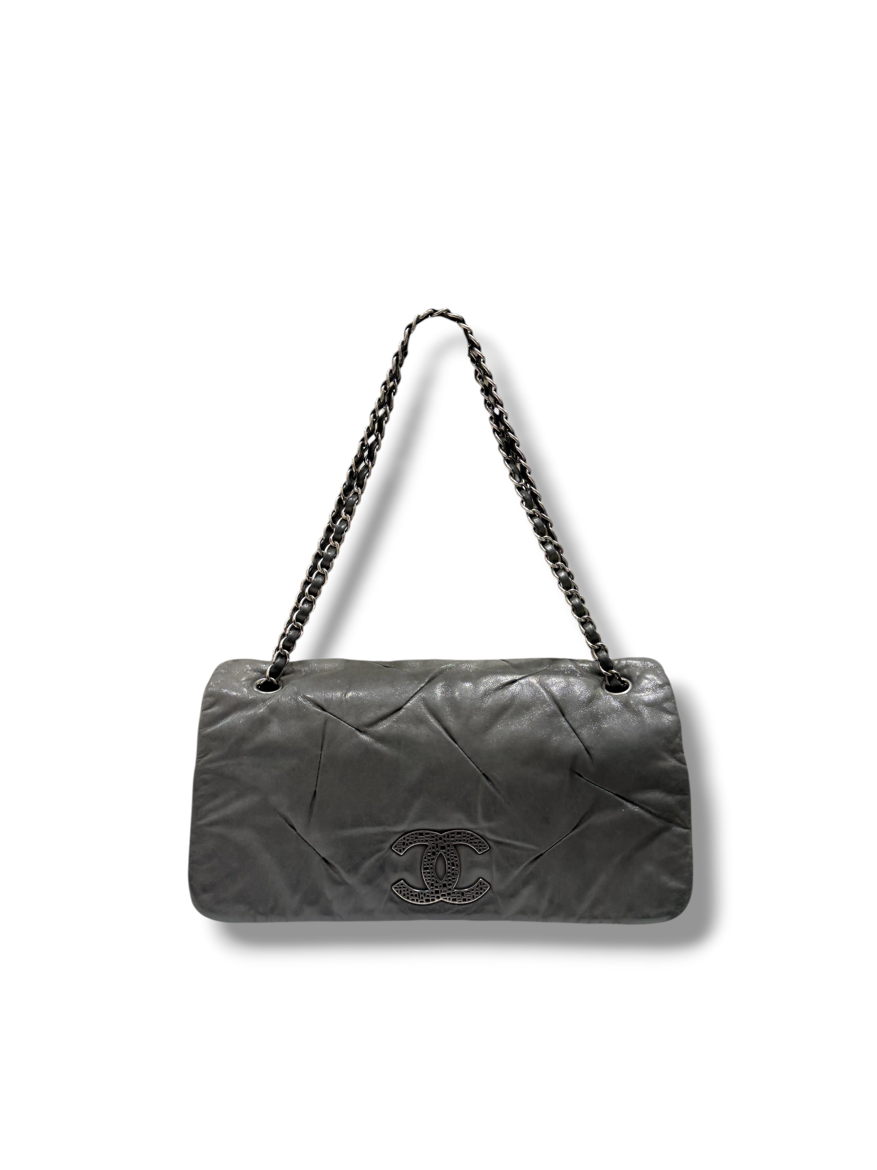 Chanel - Sac Classique allongé vert de gris irisé