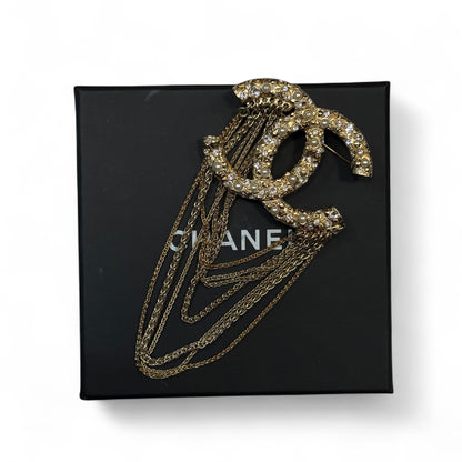 Chanel - Broche avec chaînes