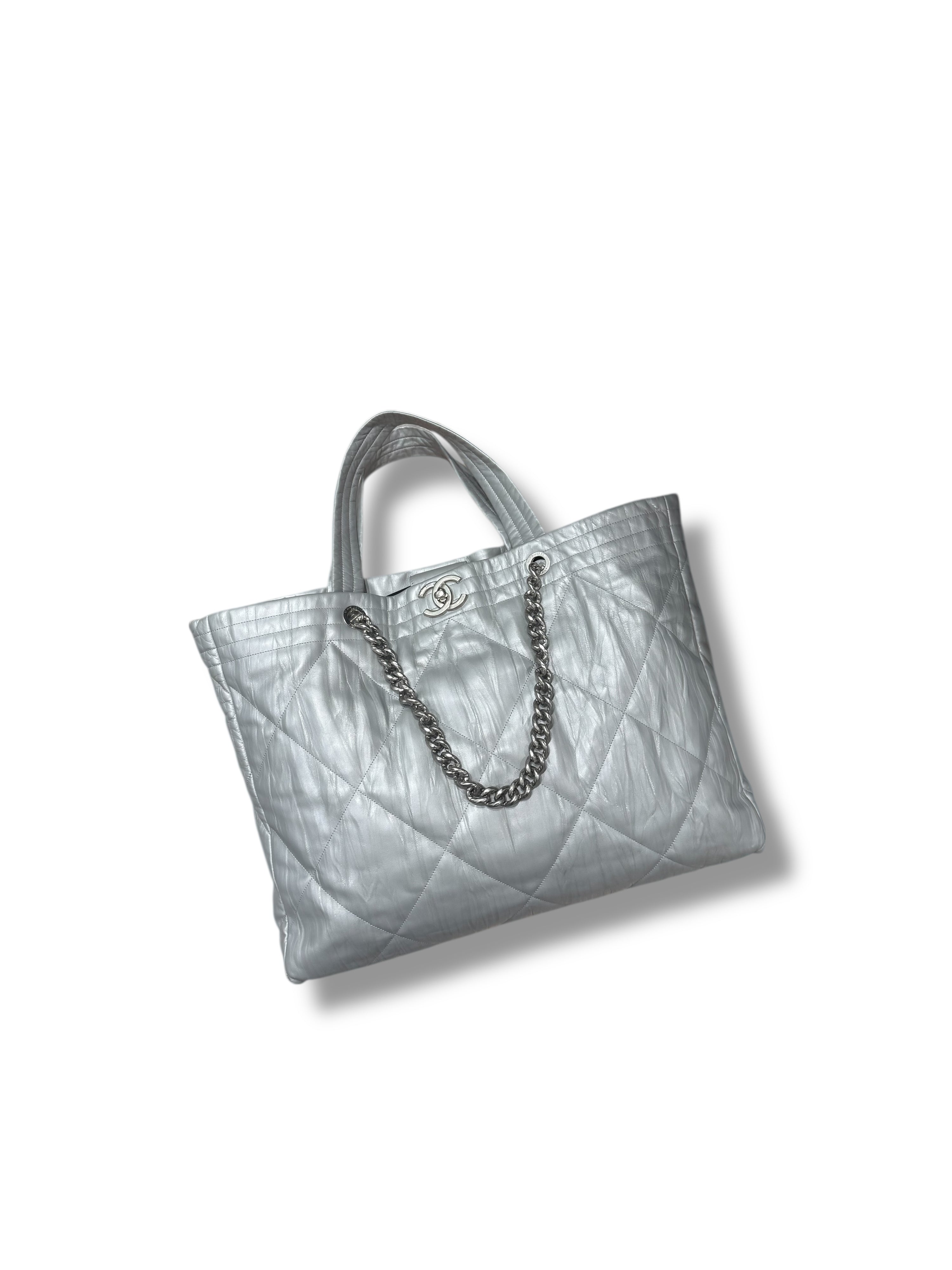 Chanel - Maxi 19 silver tote bag