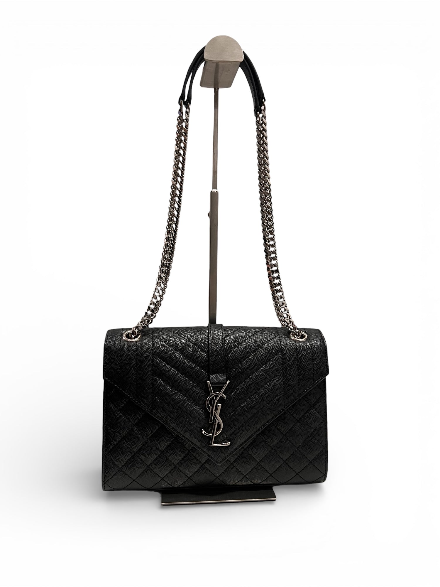 Yves Saint Laurent Sac Enveloppe en Cuir Matelassés | Les Folies d’Eugénie