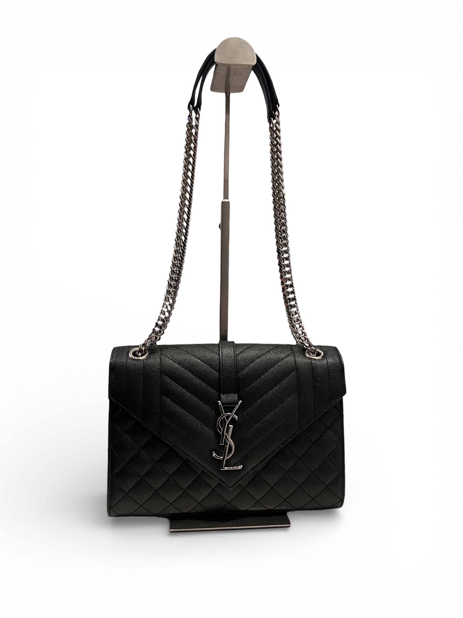 Yves Saint Laurent Sac Enveloppe en Cuir Matelassés | Les Folies d’Eugénie