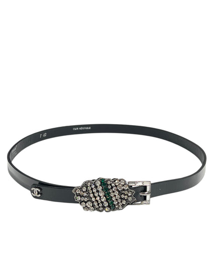 Chanel - ceinture cuir vernis noir bouclé strass