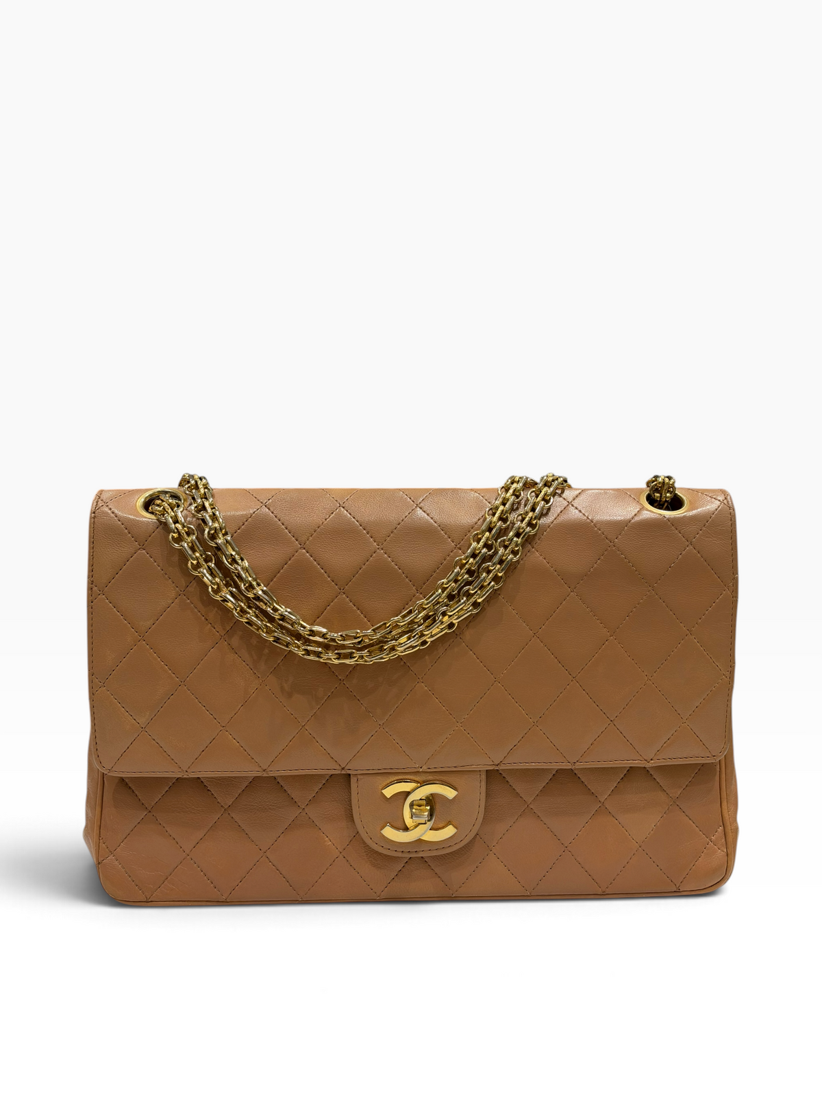 Chanel - Sac Timeless Medium cuir matelassé beige