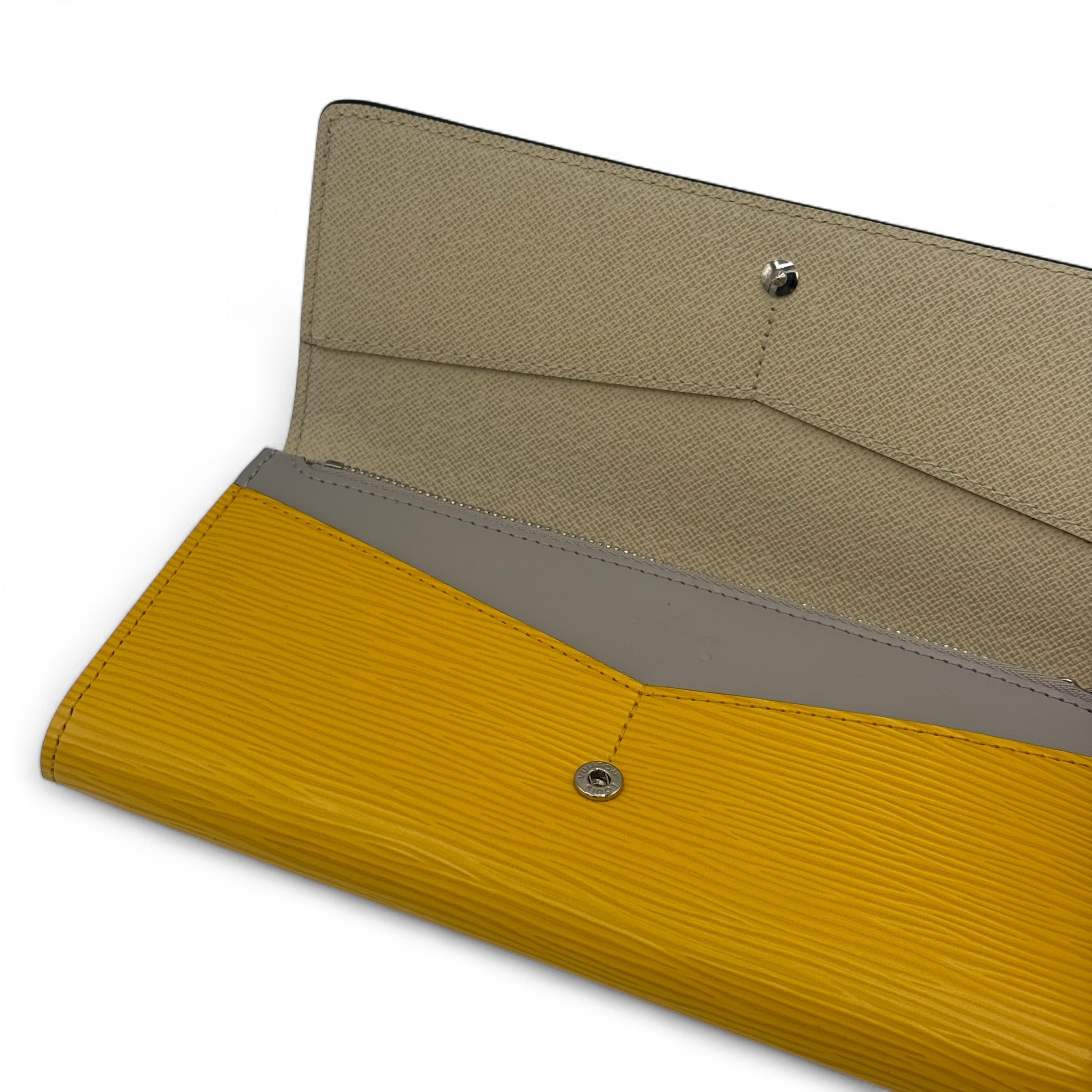 Louis Vuitton - Épi leather wallet