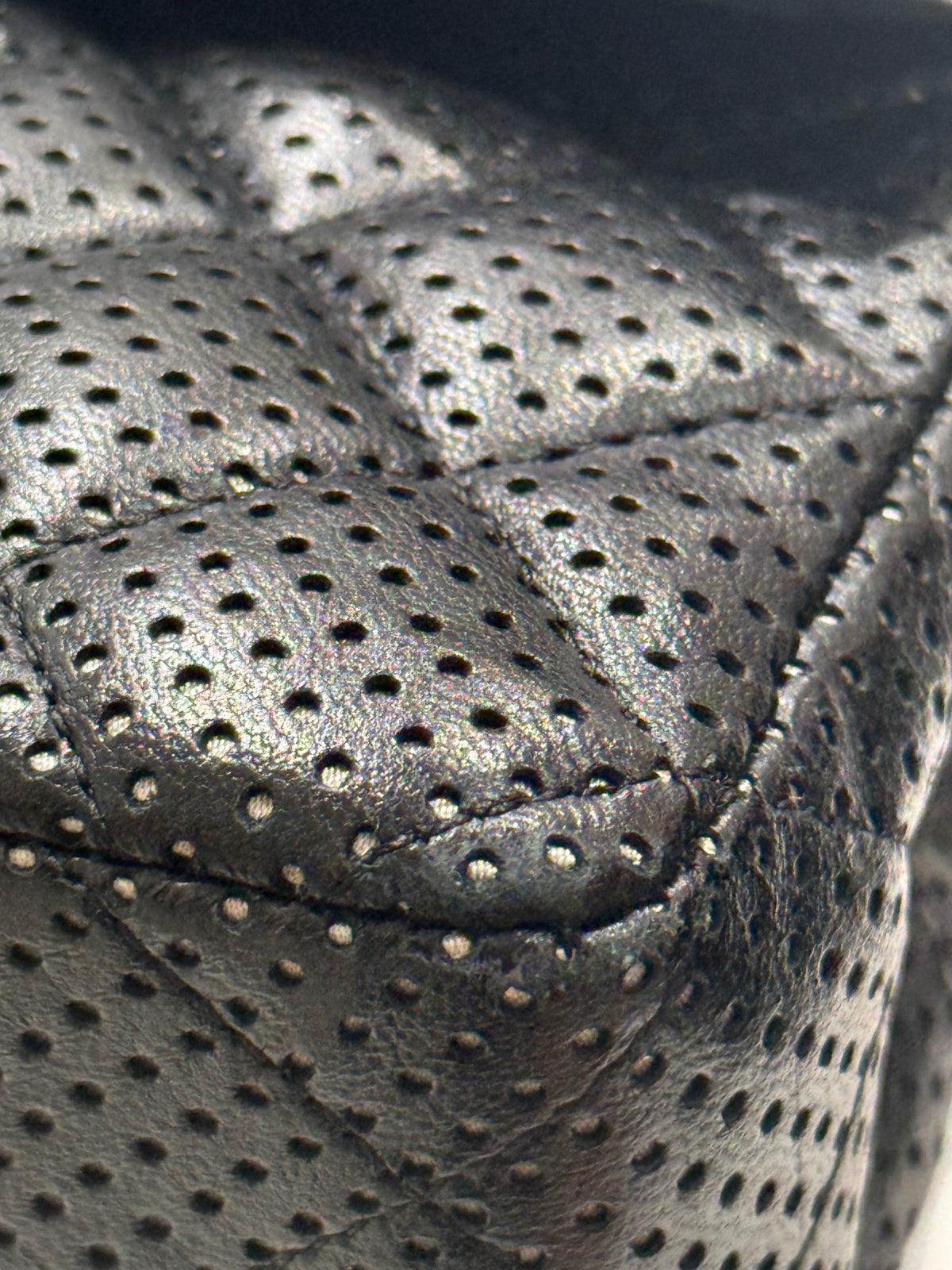 Chanel - Sac classique mini square perforé