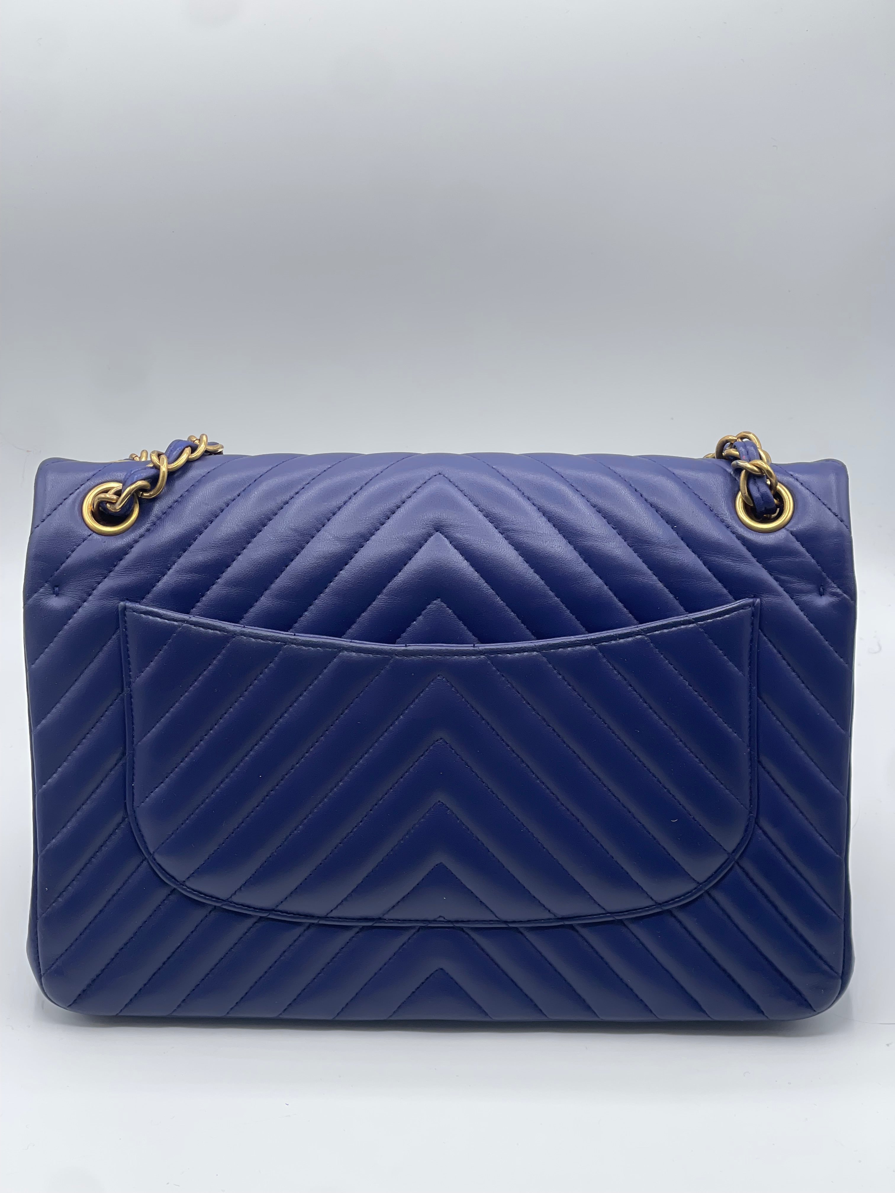 Chanel - Sac Jumbo chevron bleu
