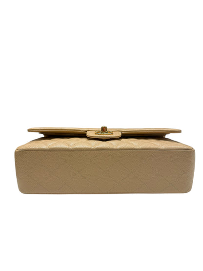 Chanel - Sac à rabat classique 11:12 Timeless 25 en cuir caviar beige et finitions dorées