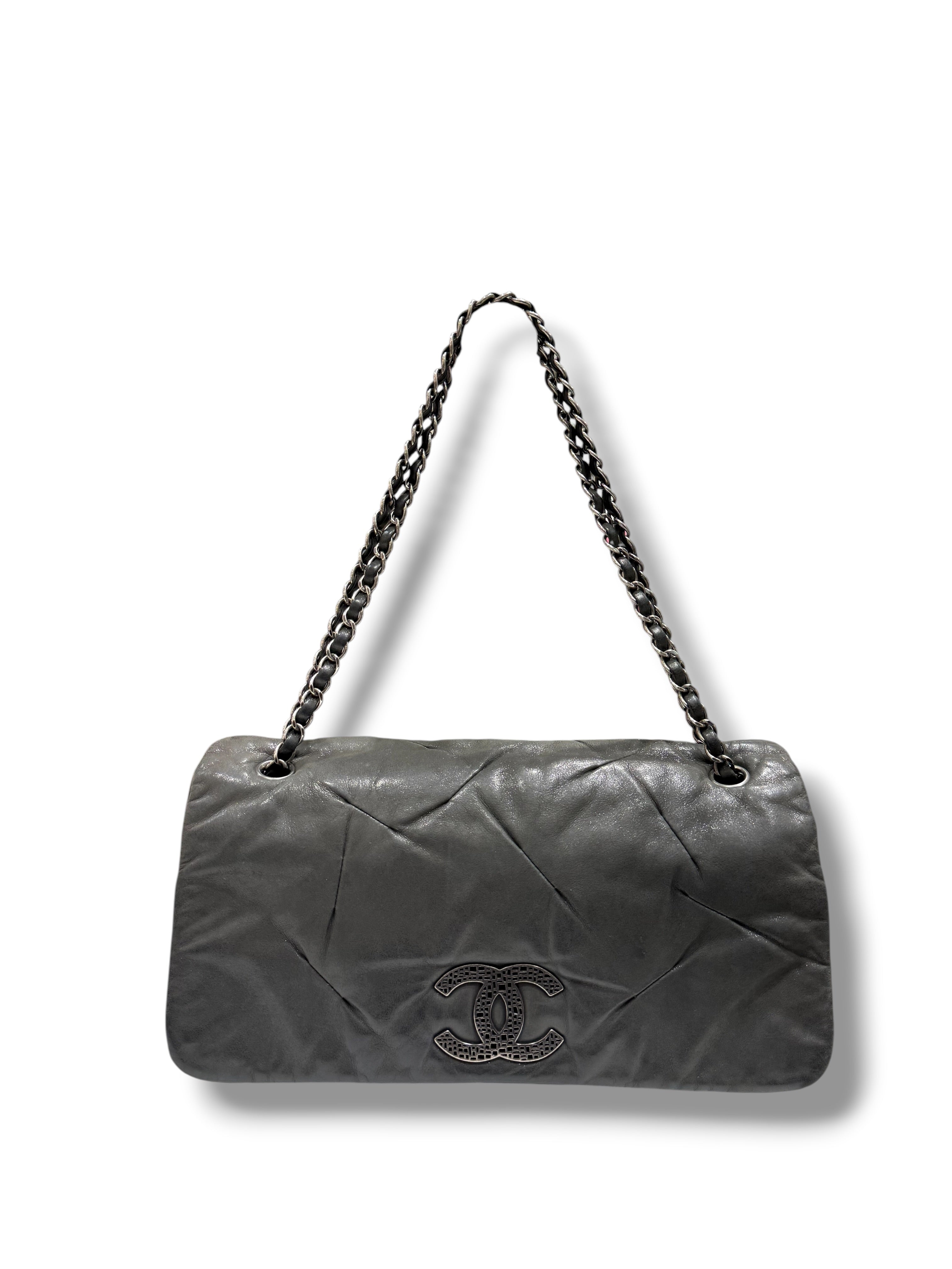Chanel - Sac Classique allongé vert de gris irisé