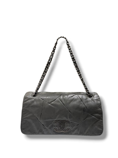 Chanel - Sac Classique allongé vert de gris irisé