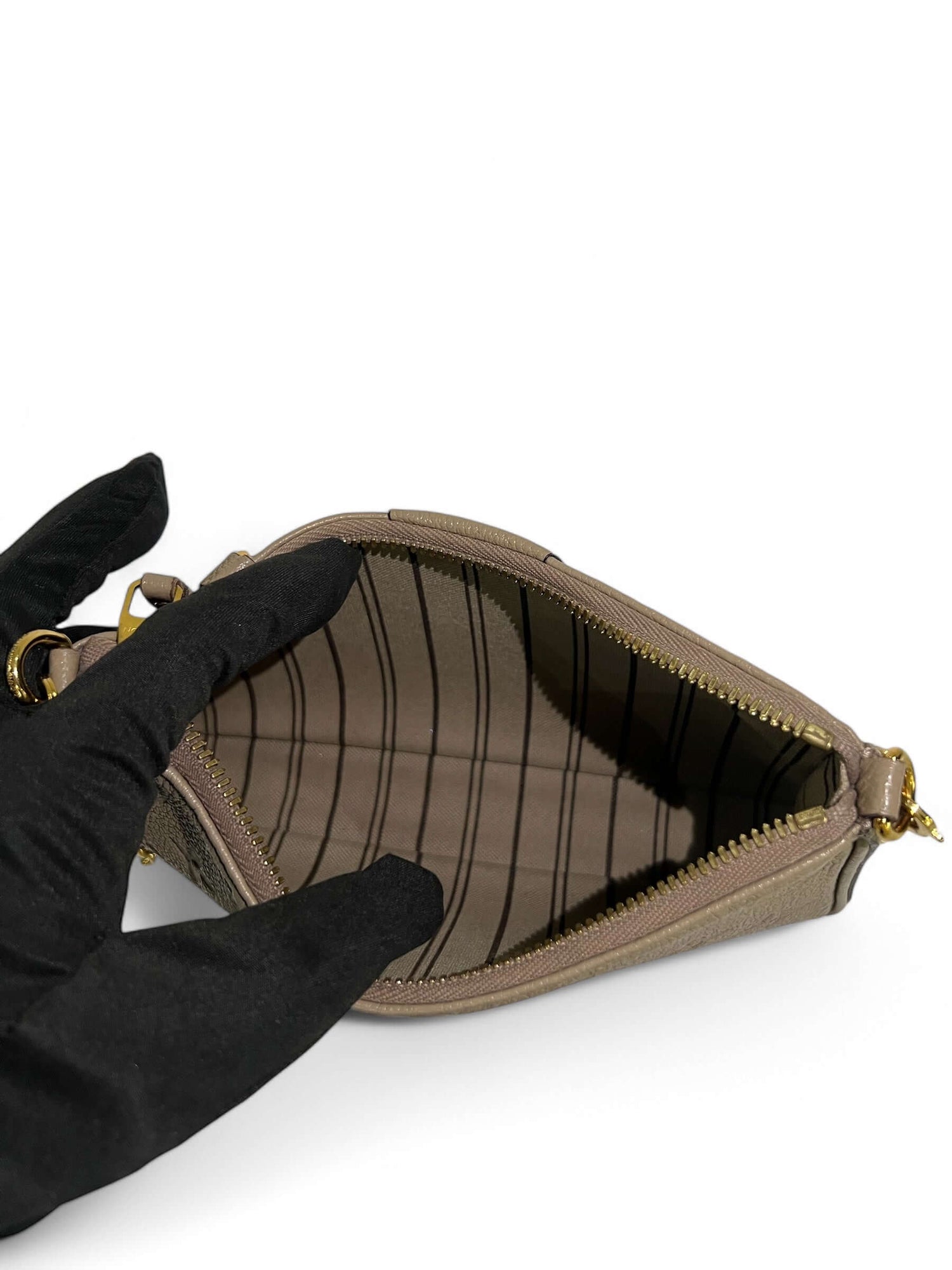 Louis Vuitton - Easy Pouch On Strap