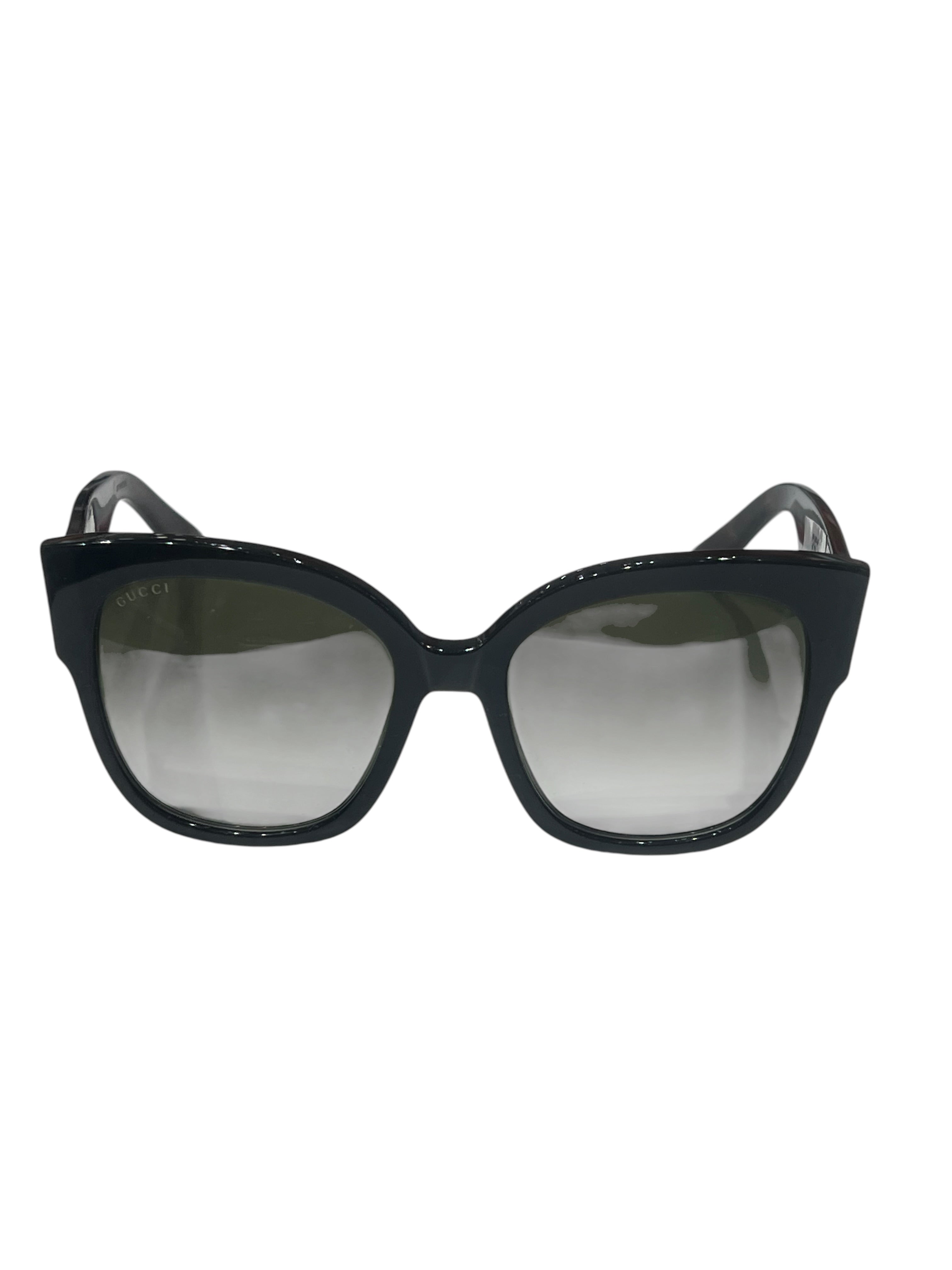Gucci - solaires oversize noires bandes et charms