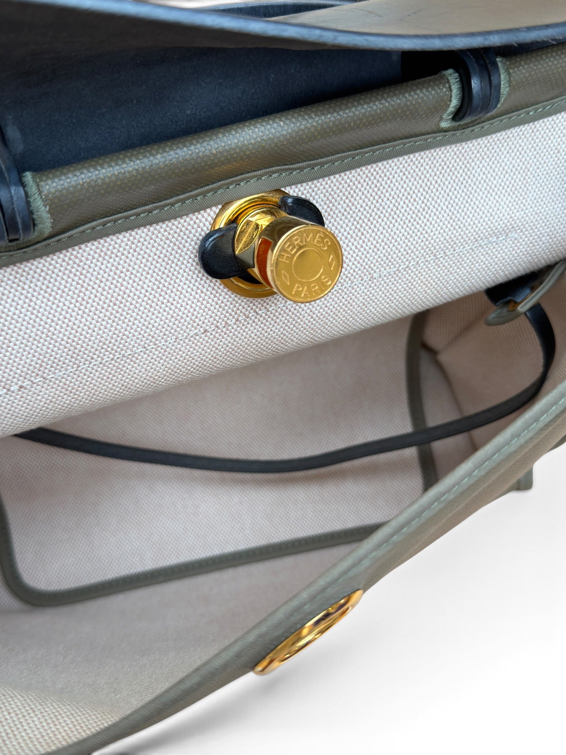 Hermès - Sac Herbag 31 Kaki et Noir