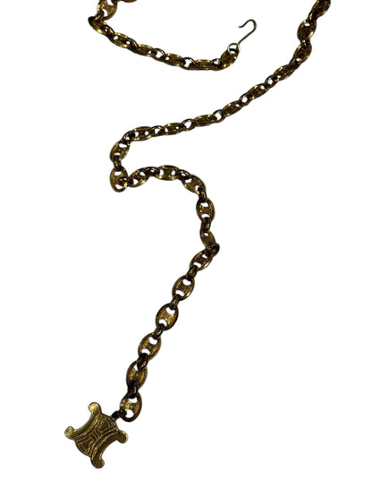Céline - Goldene Triumphgürtel