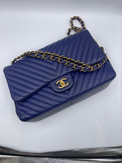 Chanel - Sac Jumbo chevron bleu
