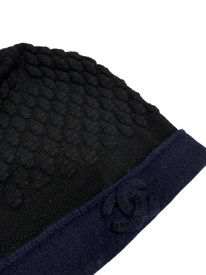 Chanel - Bonnet en cachemire en tricot Coco Mark bleu et noir