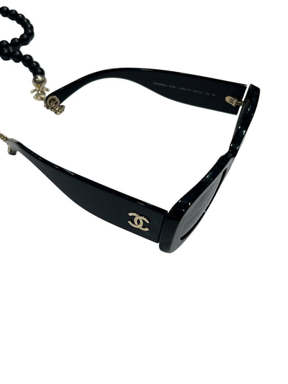 Chanel - solaires avec chaîne perlées noires