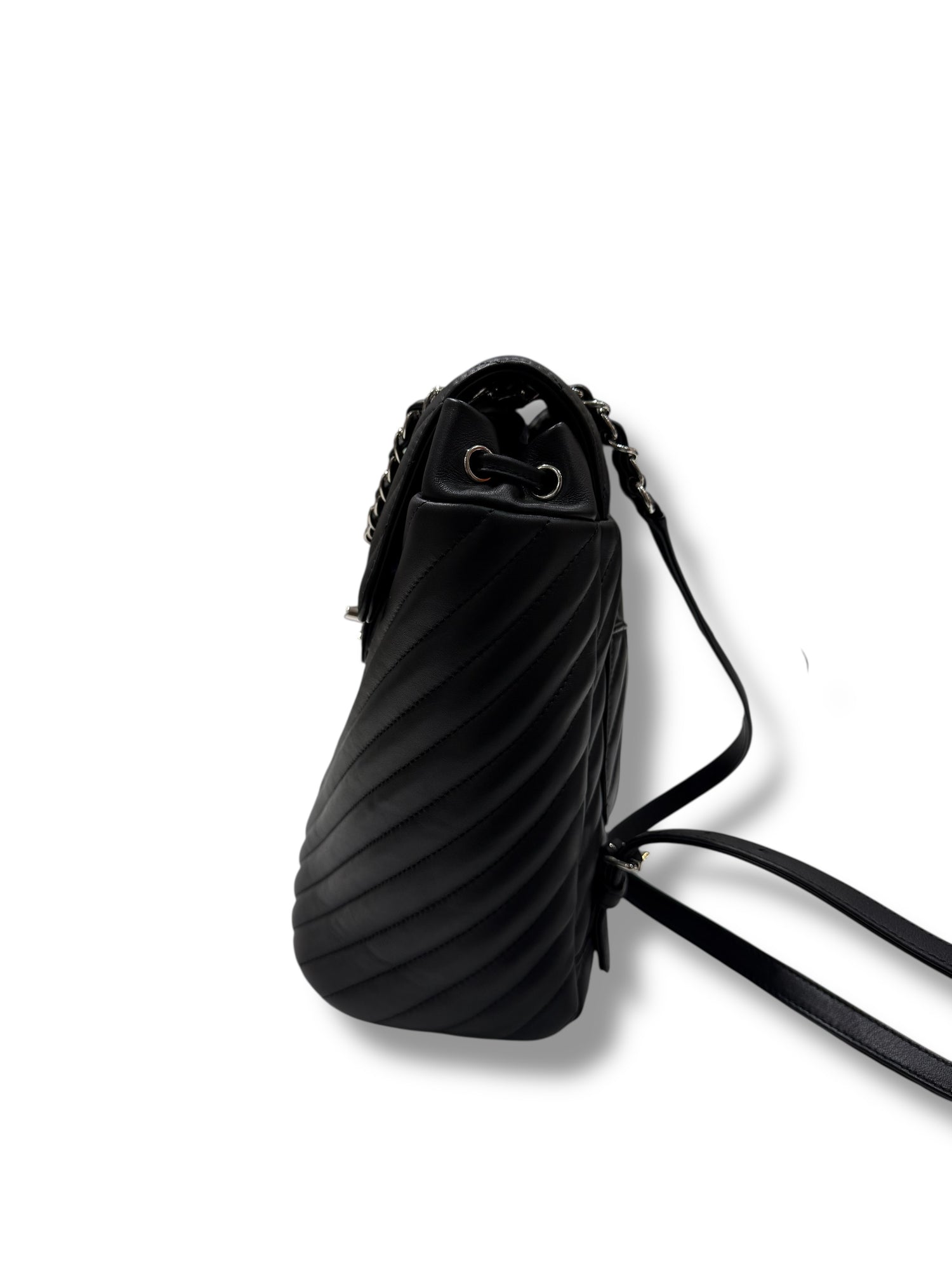 Sac Chanel à Dos CC Chevron Noir | Les Folies d’Eugénie