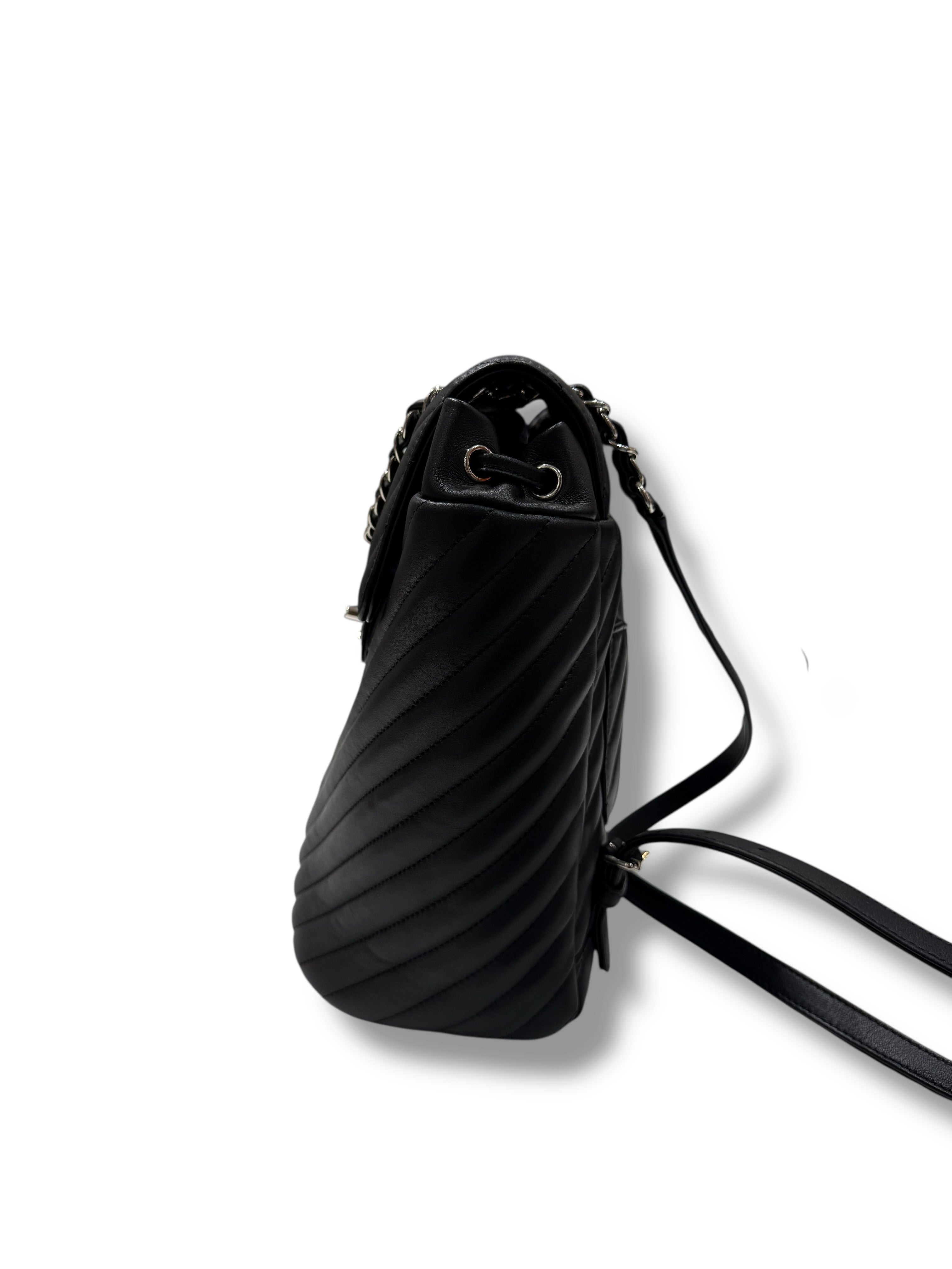 Sac Chanel à Dos CC Chevron Noir | Les Folies d’Eugénie