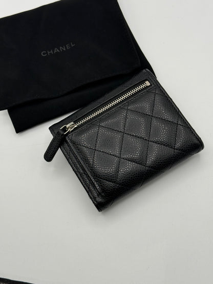 Chanel - Portefeuille à rabat PM caviar noir