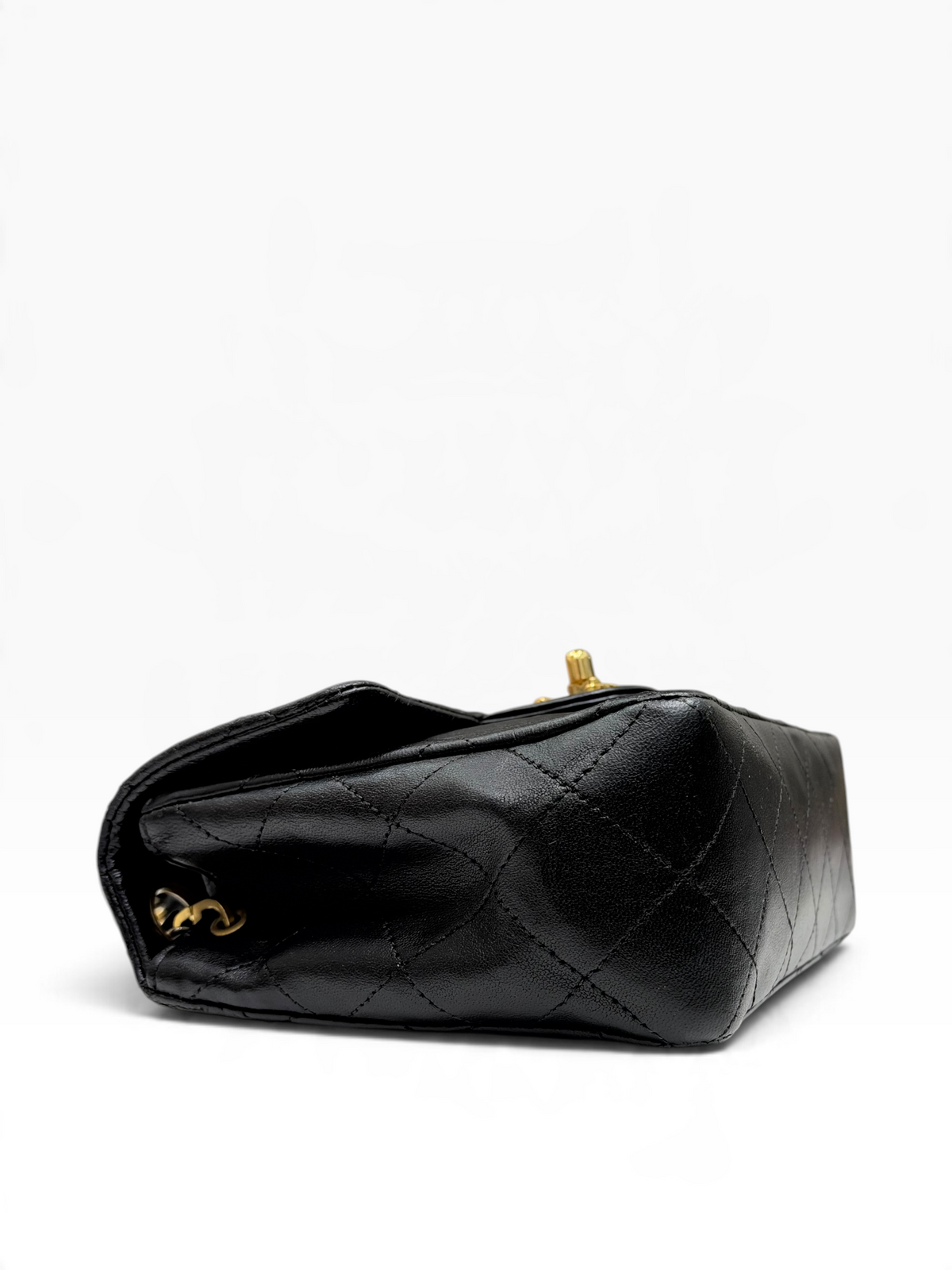 Chanel - Timeless mini en cuir agneau noir