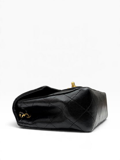 Chanel - Timeless mini en cuir agneau noir