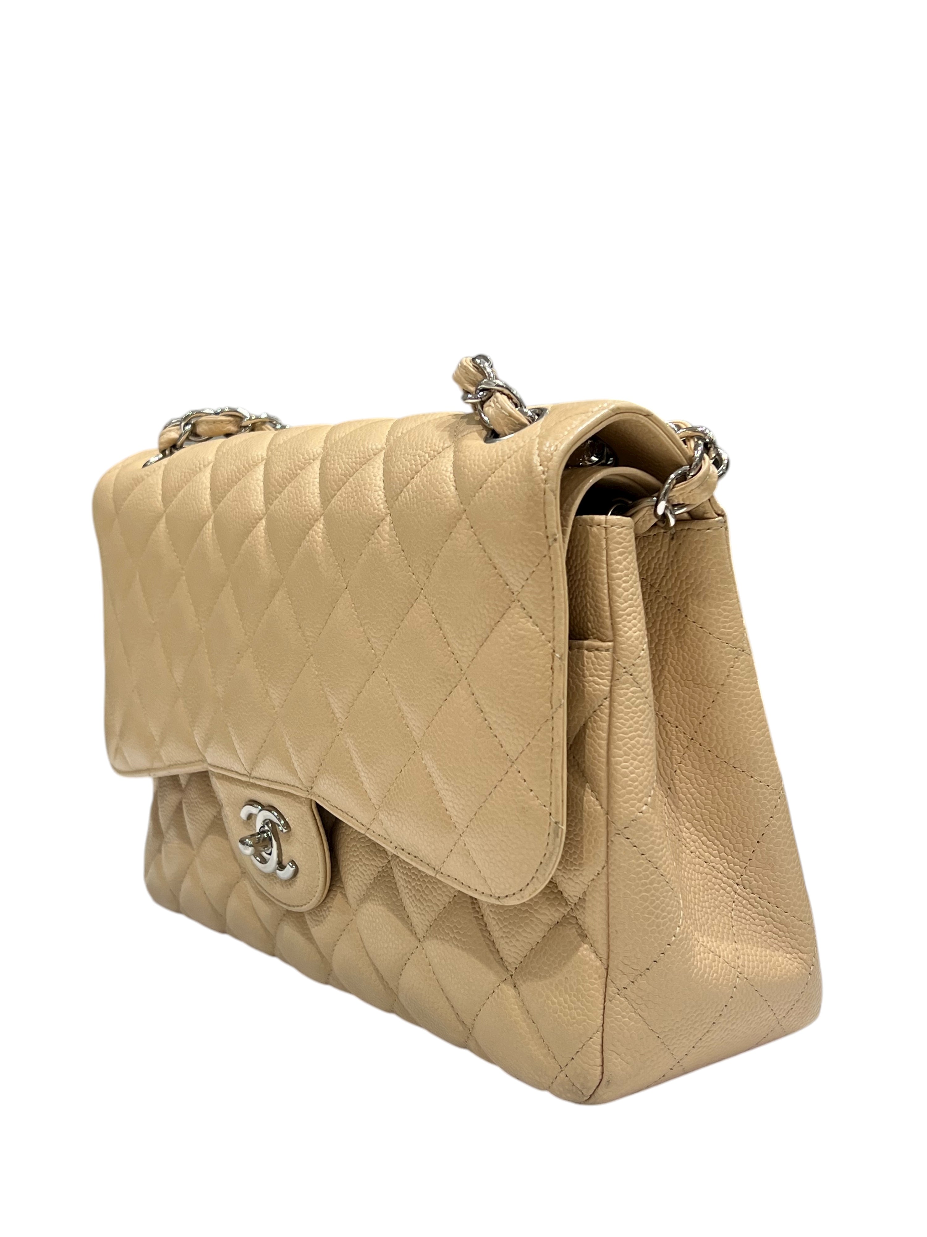 Chanel - Borsa jumbo in pelle martellata beige
