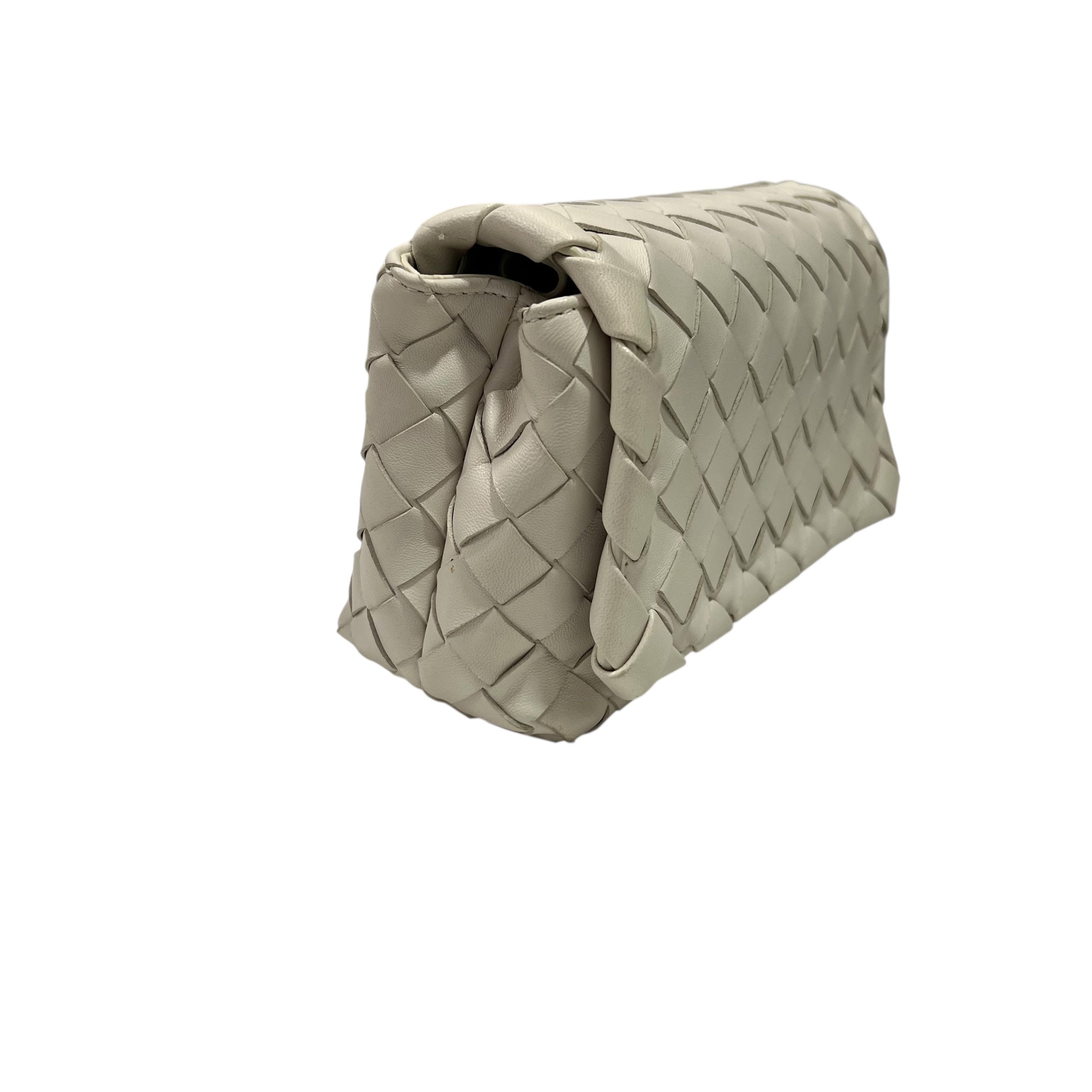 Bottega Veneta - Leder-Kameratasche Intrecciato