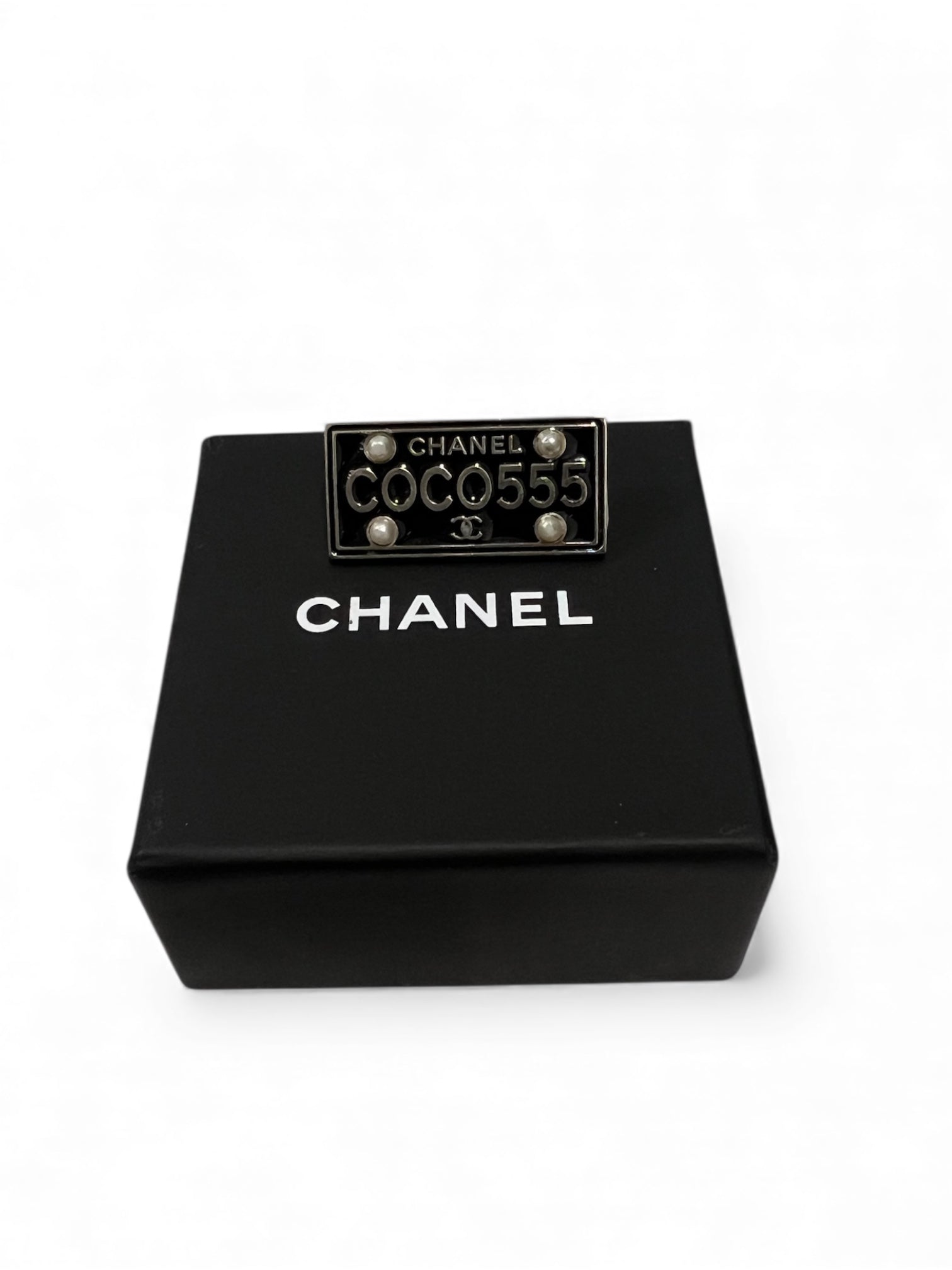 Chanel - Spilla «Coco555»