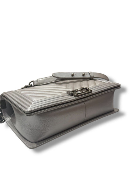 Chanel - Sac Boy 28 argenté