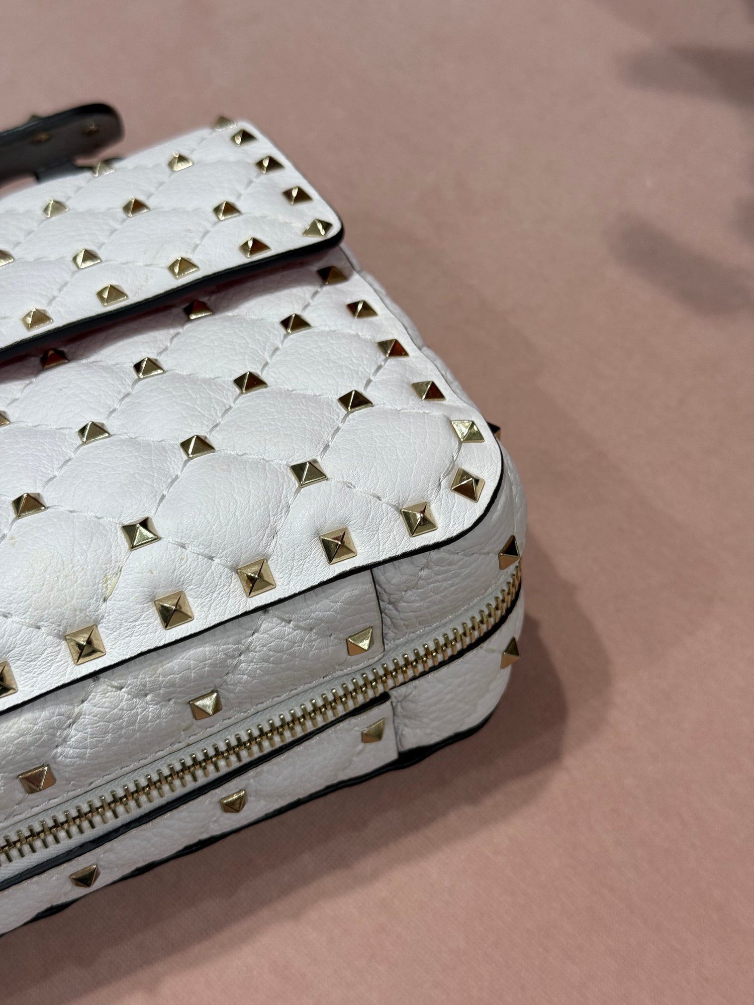 Valentino Sac Rockstud à soufflet blanc – Les Folies d'Eugenie