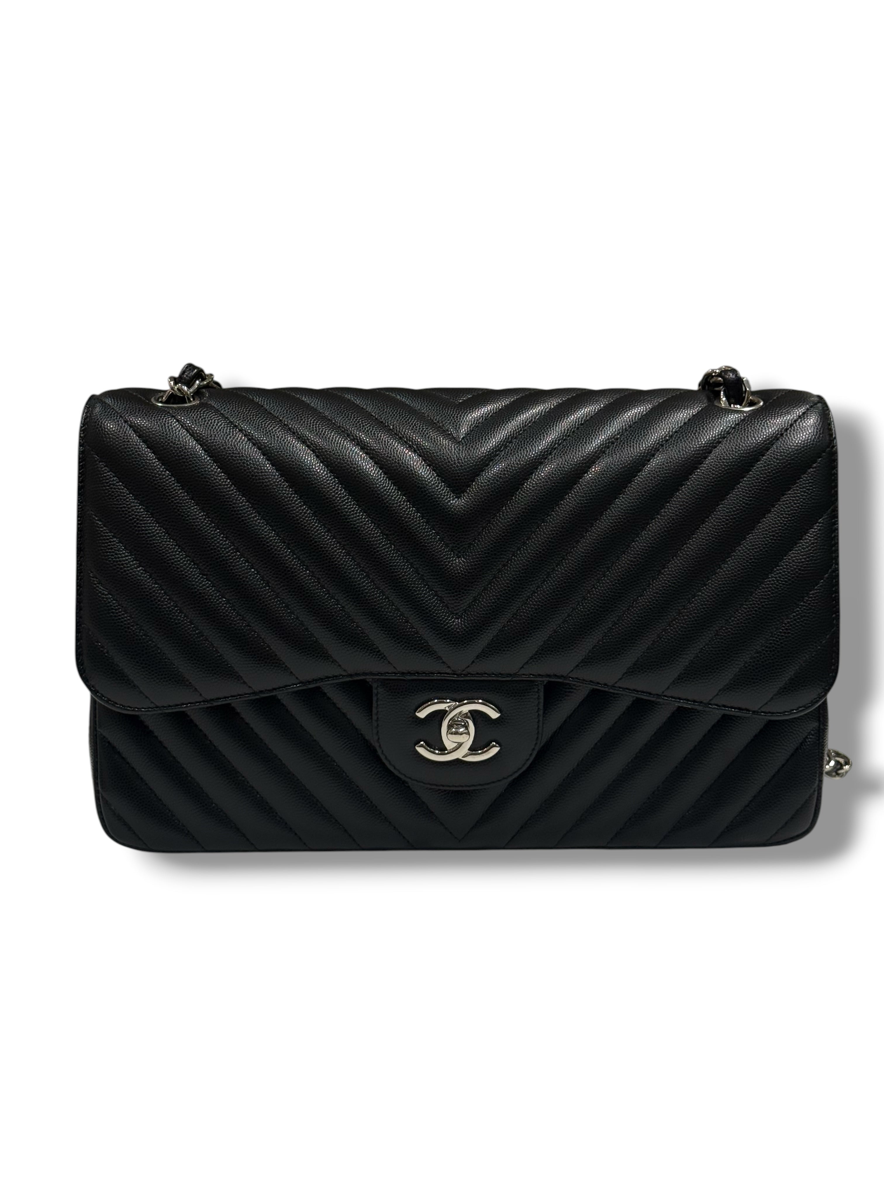 Chanel - Sac Jumbo noir cuir caviar chevron