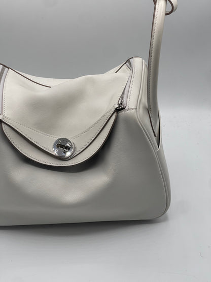 Hermès - Sac Lindy 26 Swift gris pale