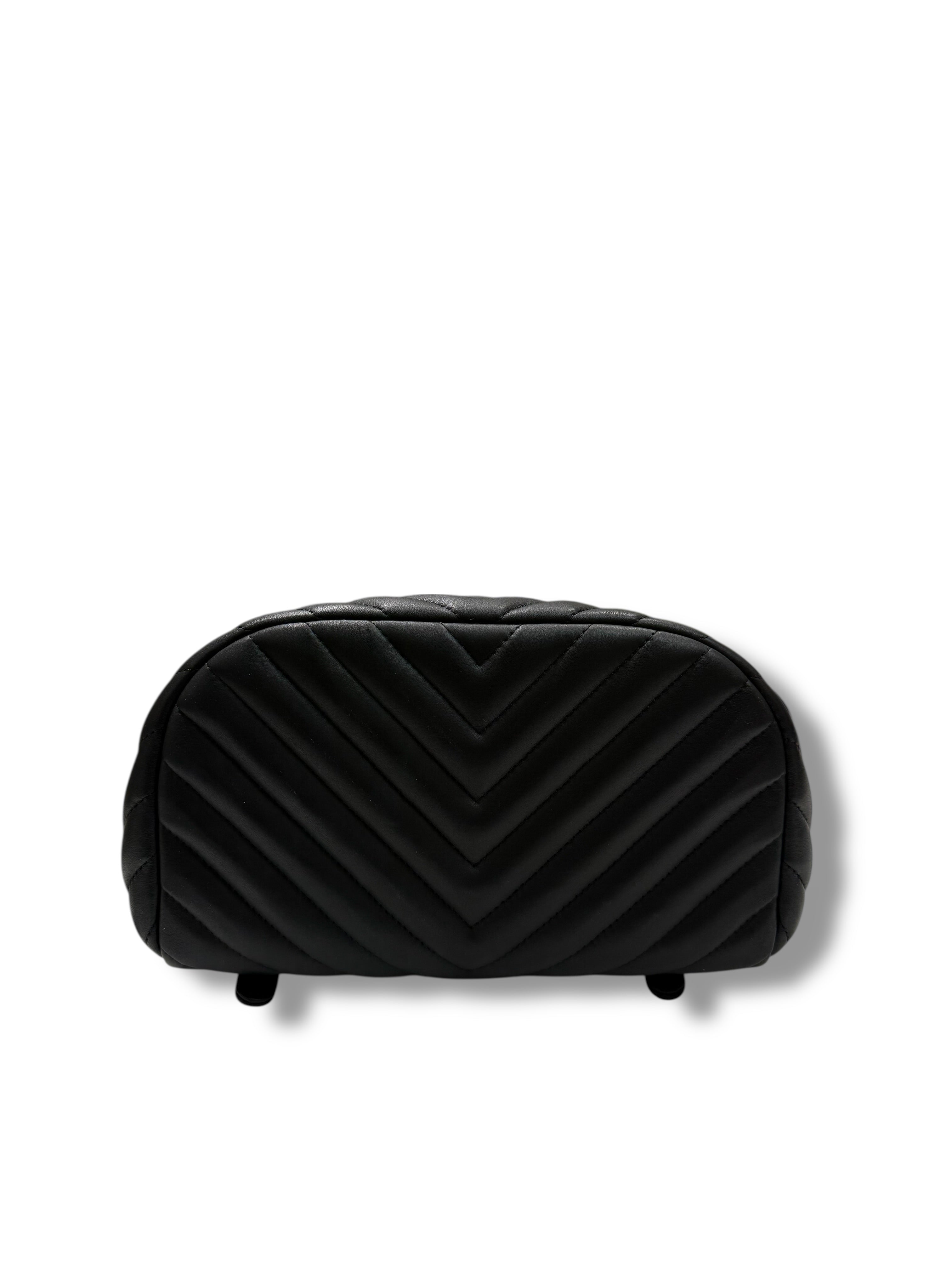 Sac Chanel à Dos CC Chevron Noir | Les Folies d’Eugénie